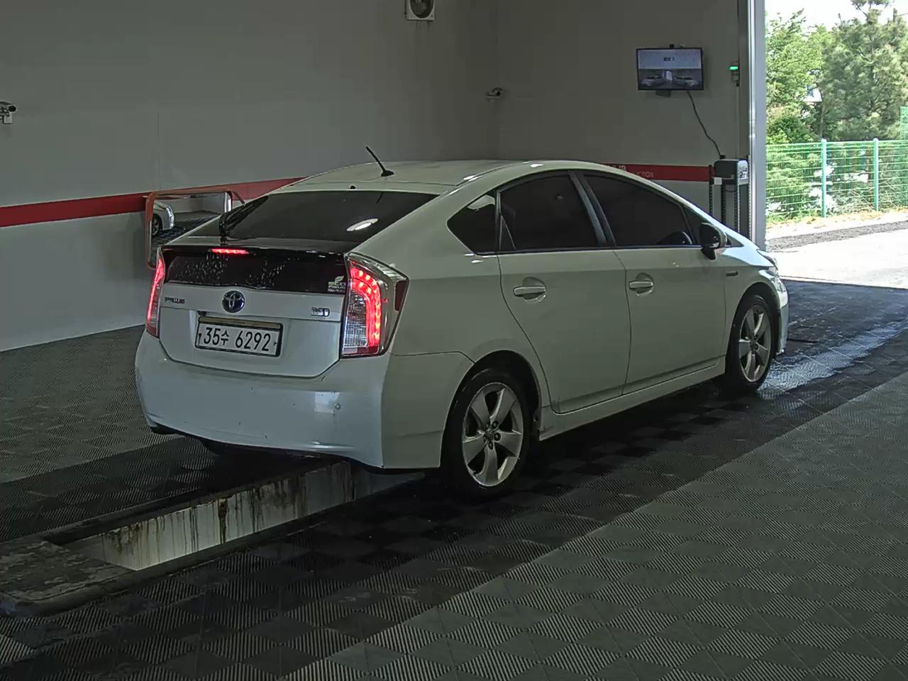 Toyota Prius 2013 - Image 4