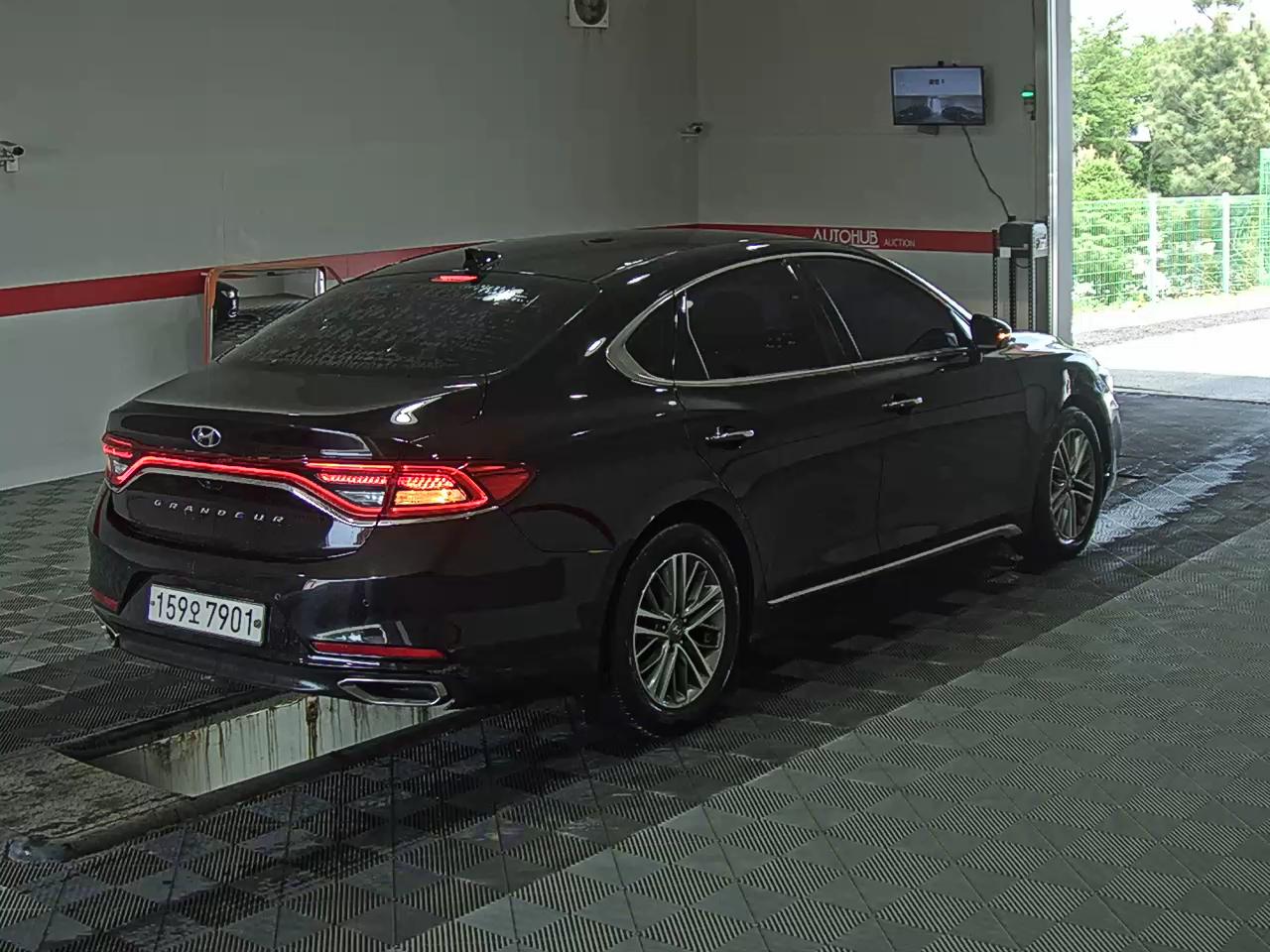 Hyundai Grandeur - 4