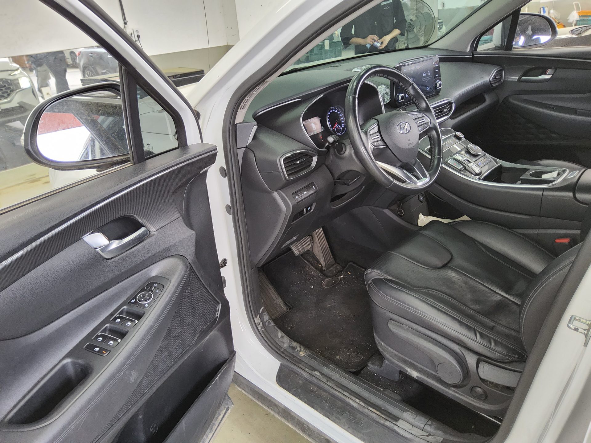 Hyundai Santa Fe 2021 - Image 9