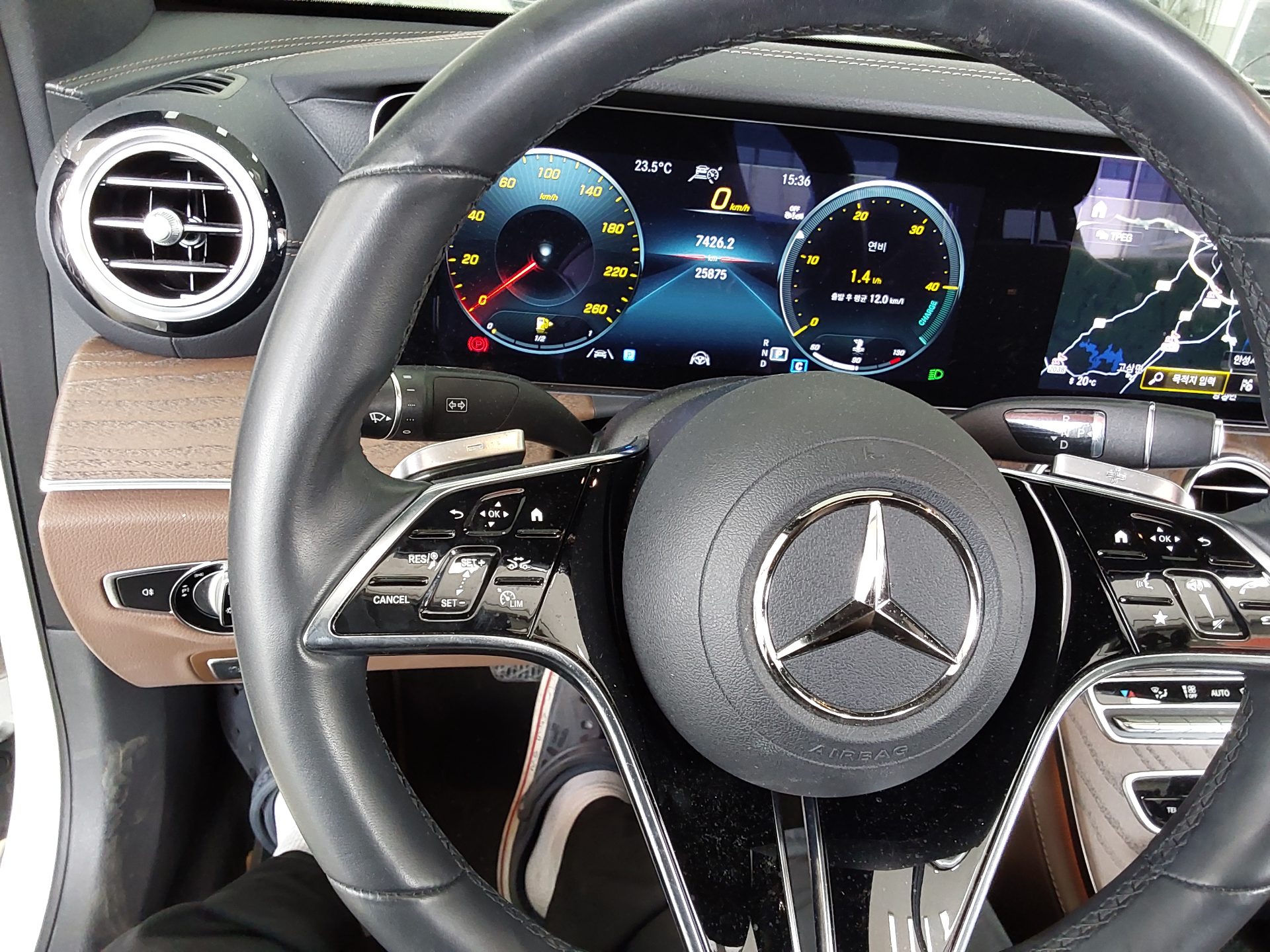 Mercedes-Benz E-Class 2022 - Image 17