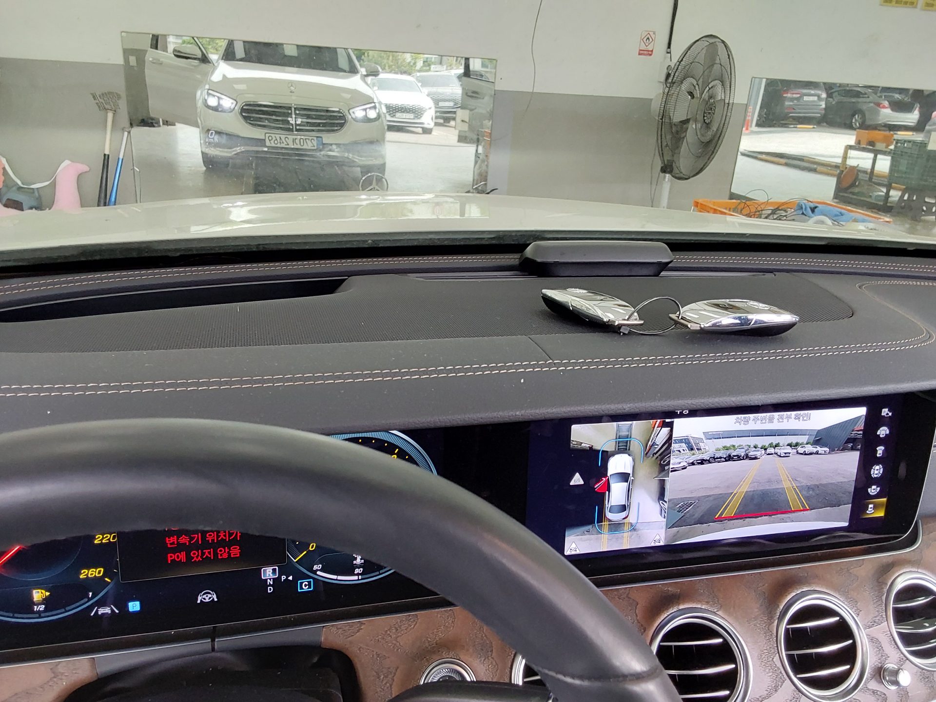 Mercedes-Benz E-Class 2022 - Image 19