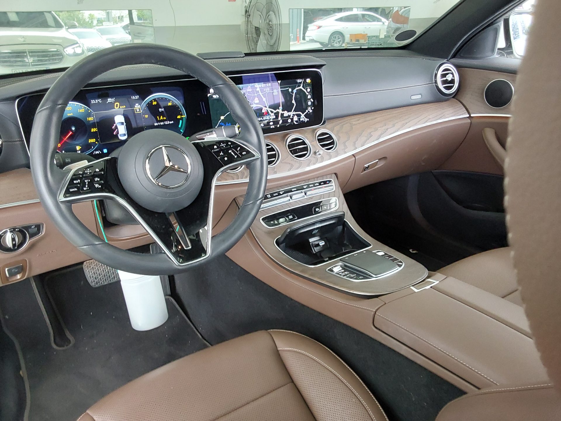 Mercedes-Benz E-Class 2022 - Image 11