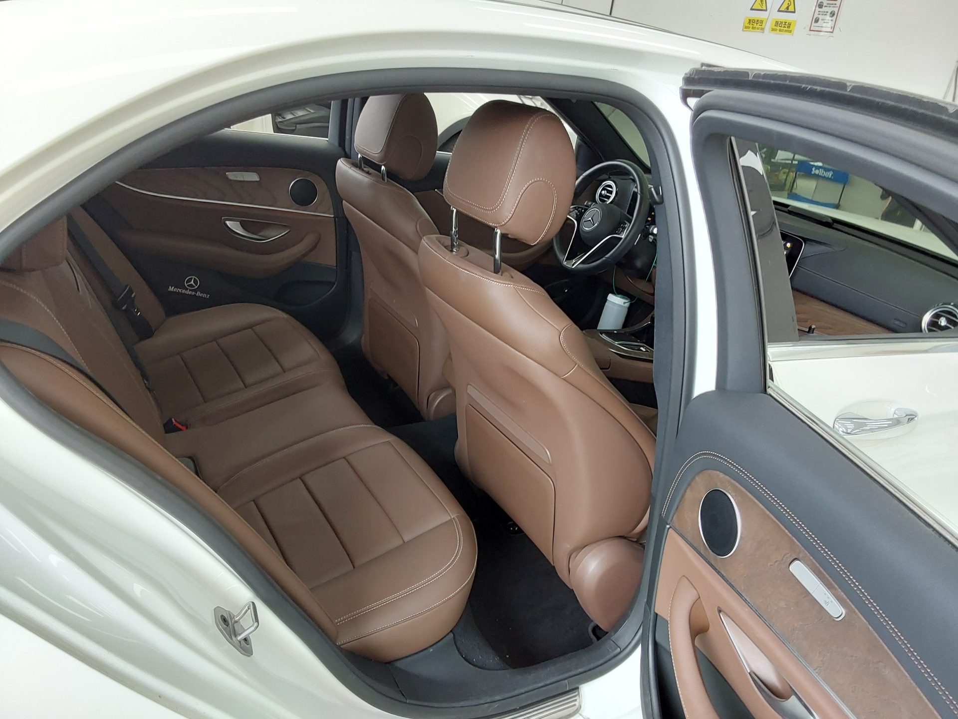 Mercedes-Benz E-Class 2022 - Image 13