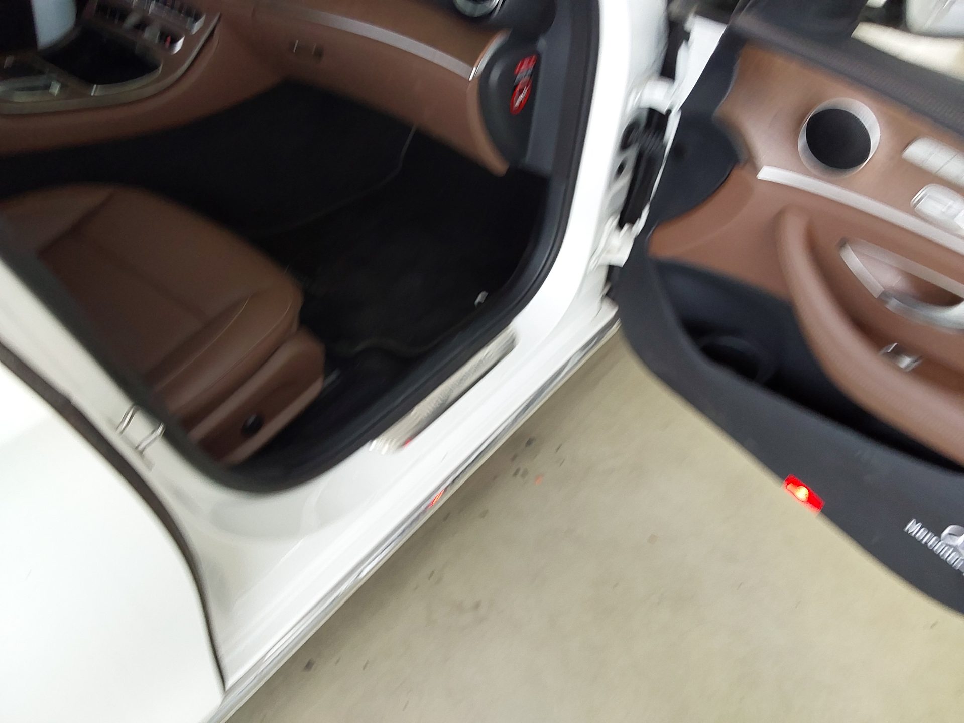 Mercedes-Benz E-Class 2022 - Image 14