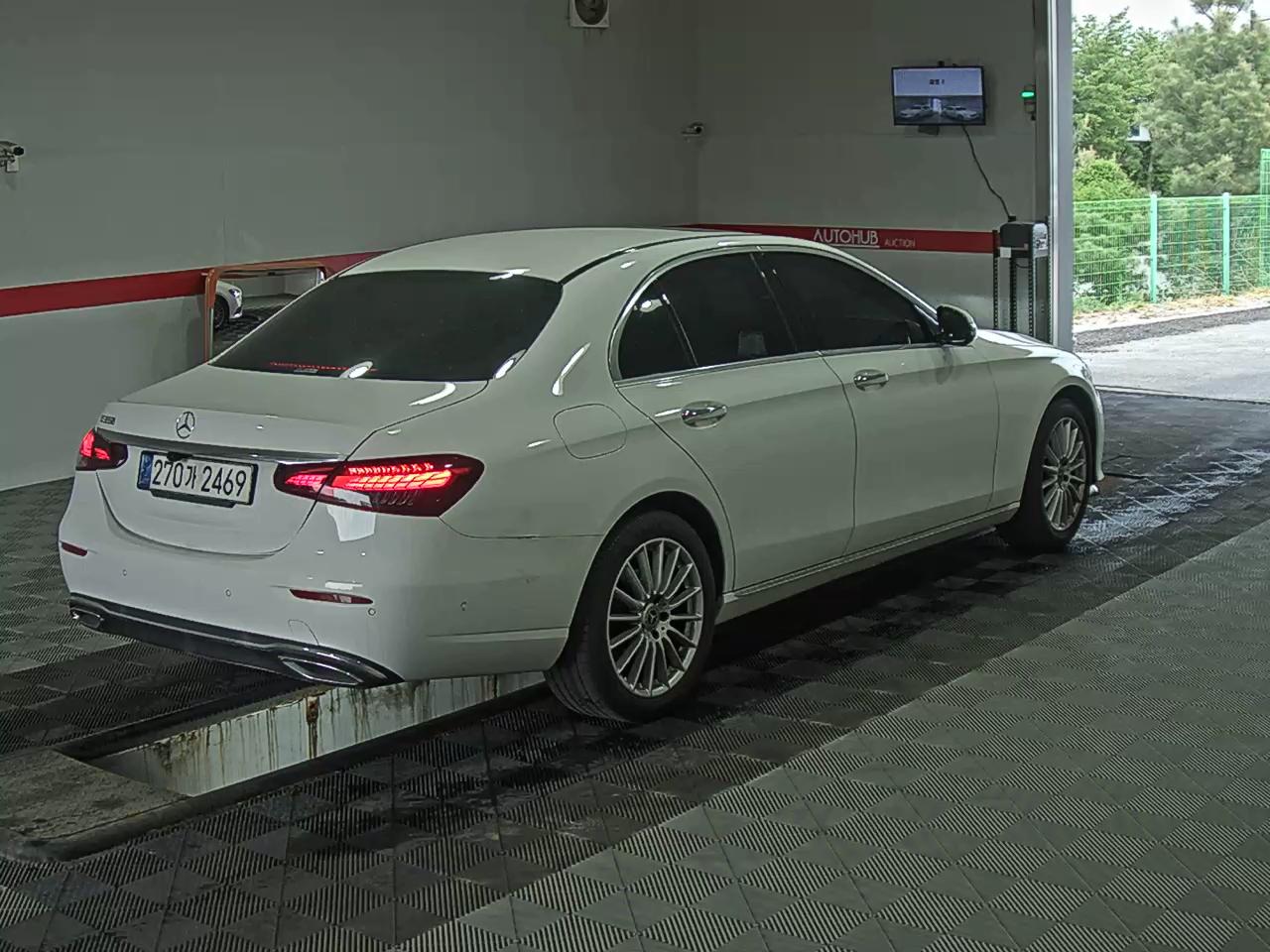 Mercedes-Benz E-Class 2022 - Image 4