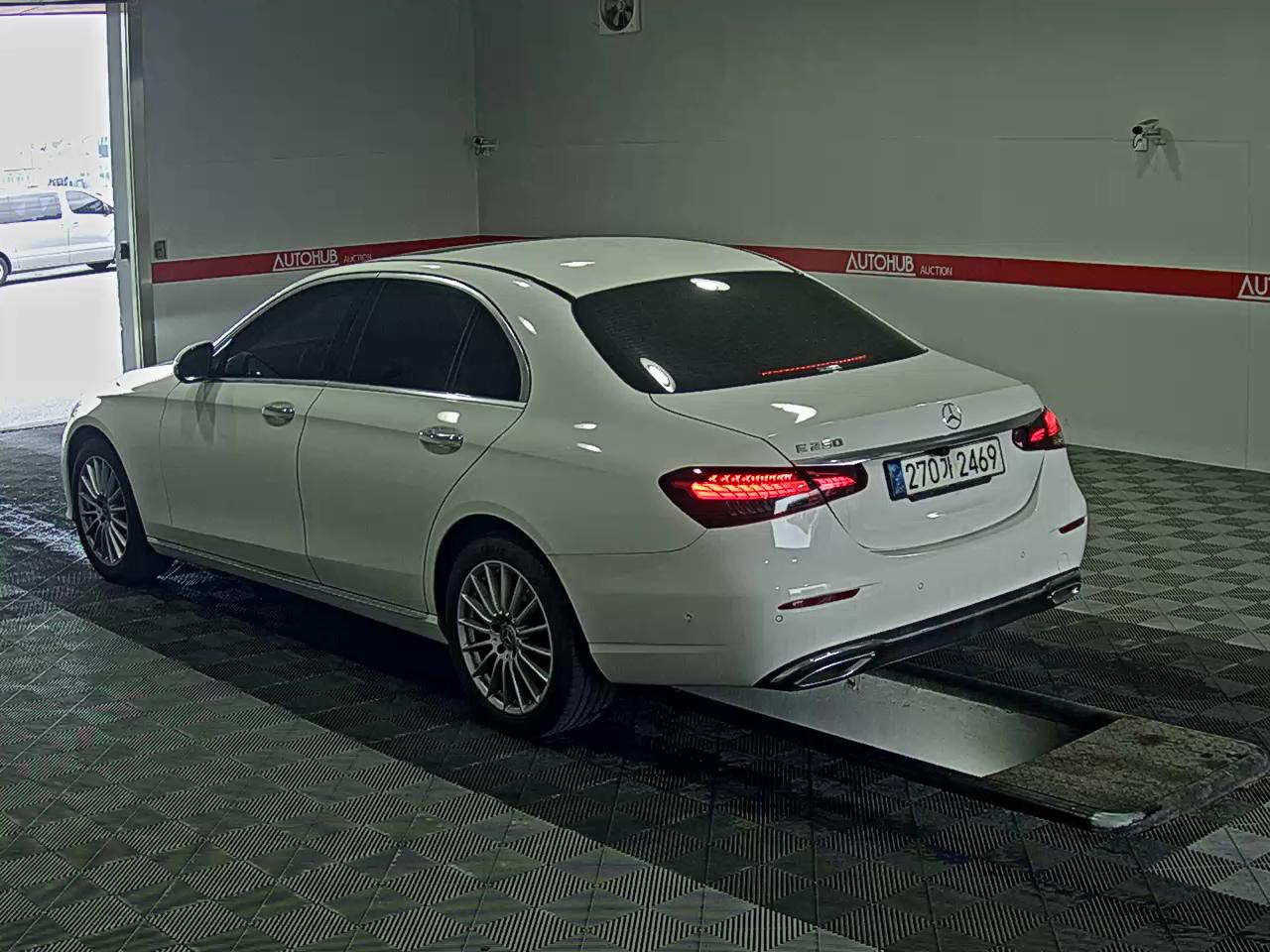 Mercedes-Benz E-Class 2022 - Image 5