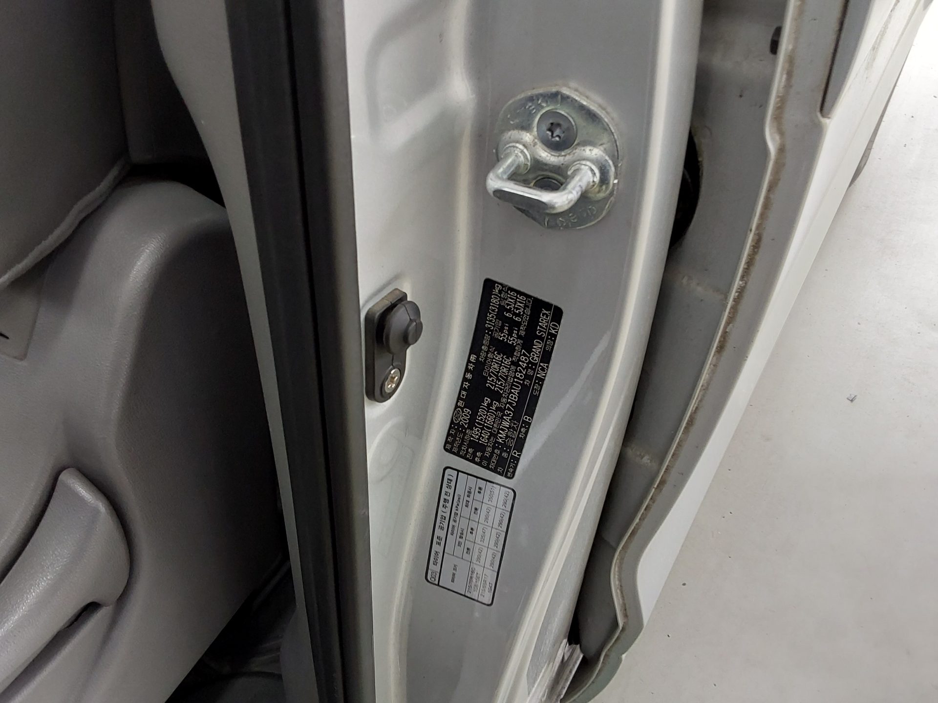 Hyundai Grand Starex 2010 - Image 16