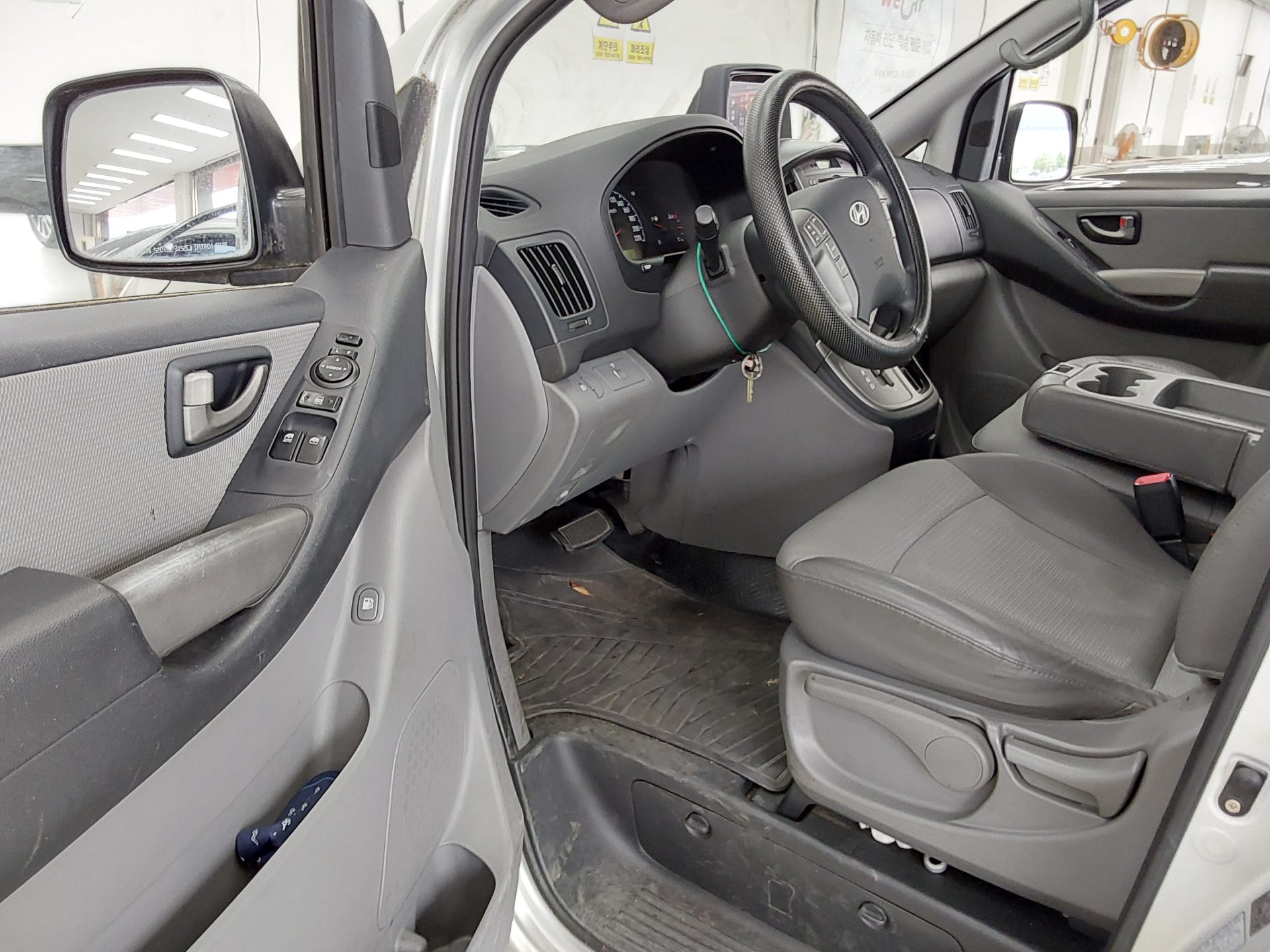 Hyundai Grand Starex 2010 - Image 10