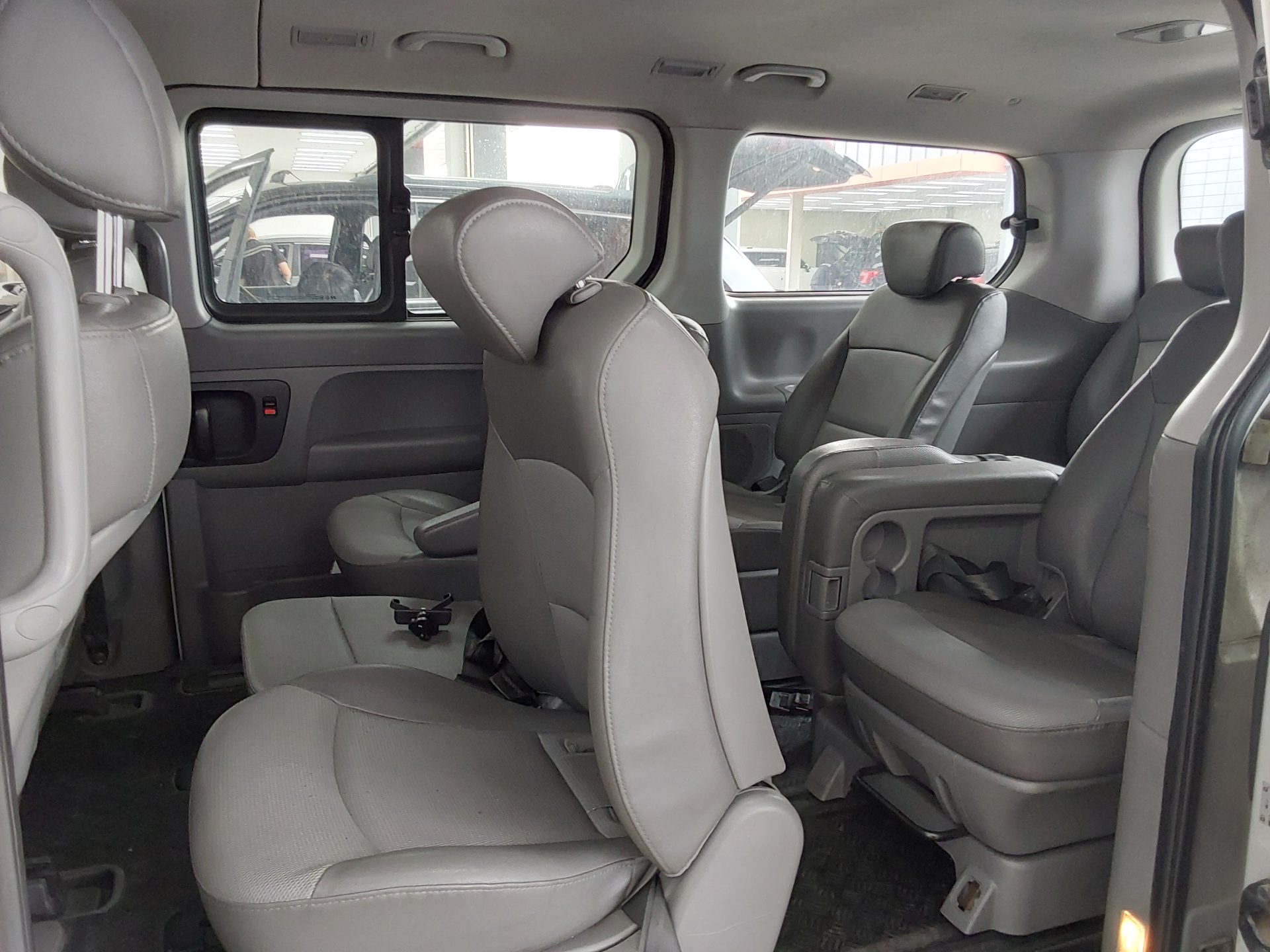 Hyundai Grand Starex 2010 - Image 12