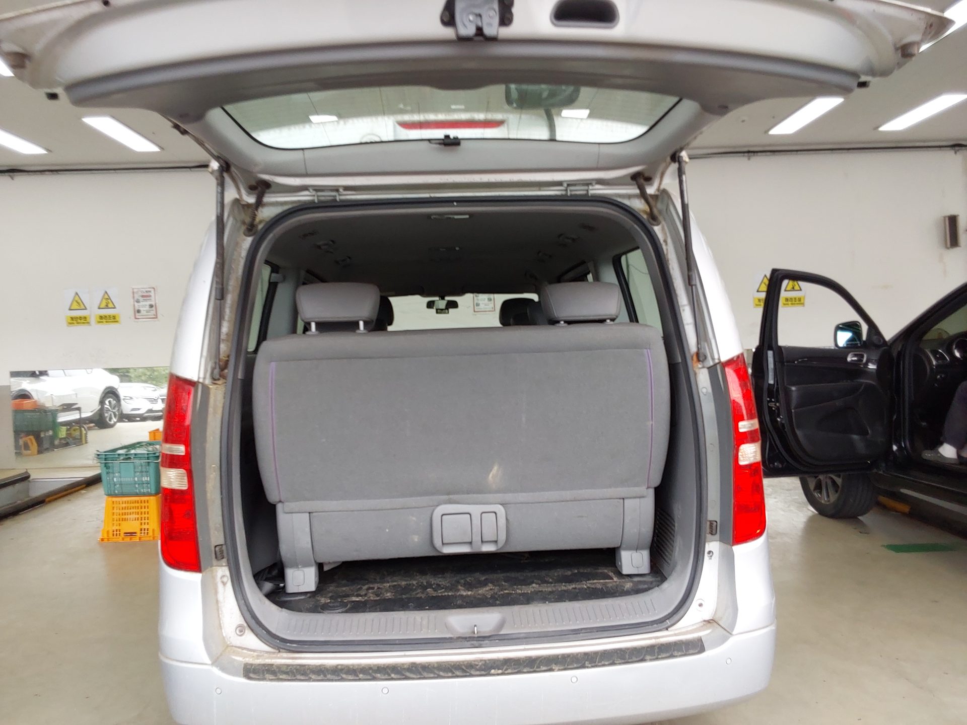 Hyundai Grand Starex 2010 - Image 15