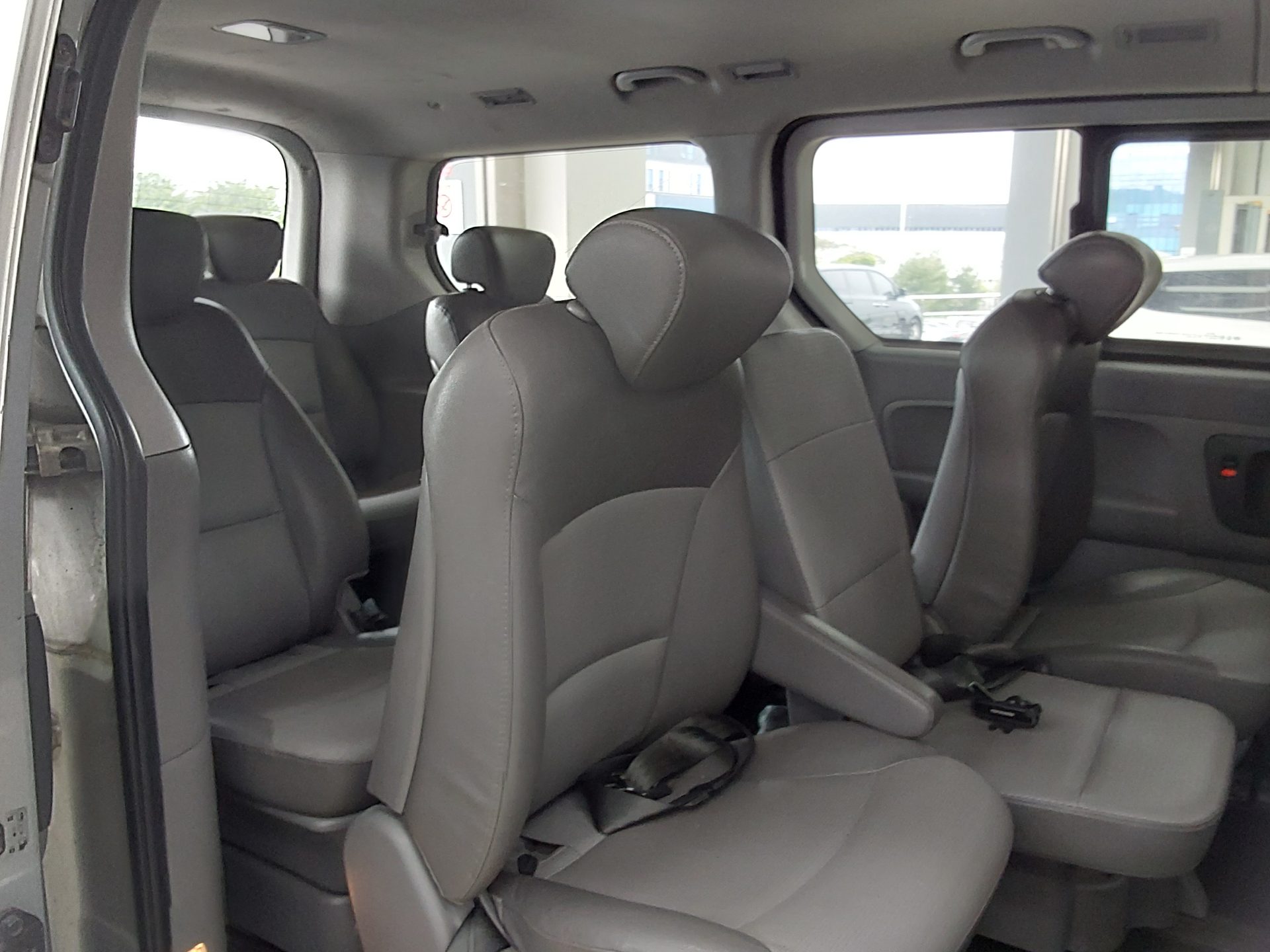 Hyundai Grand Starex 2010 - Image 13