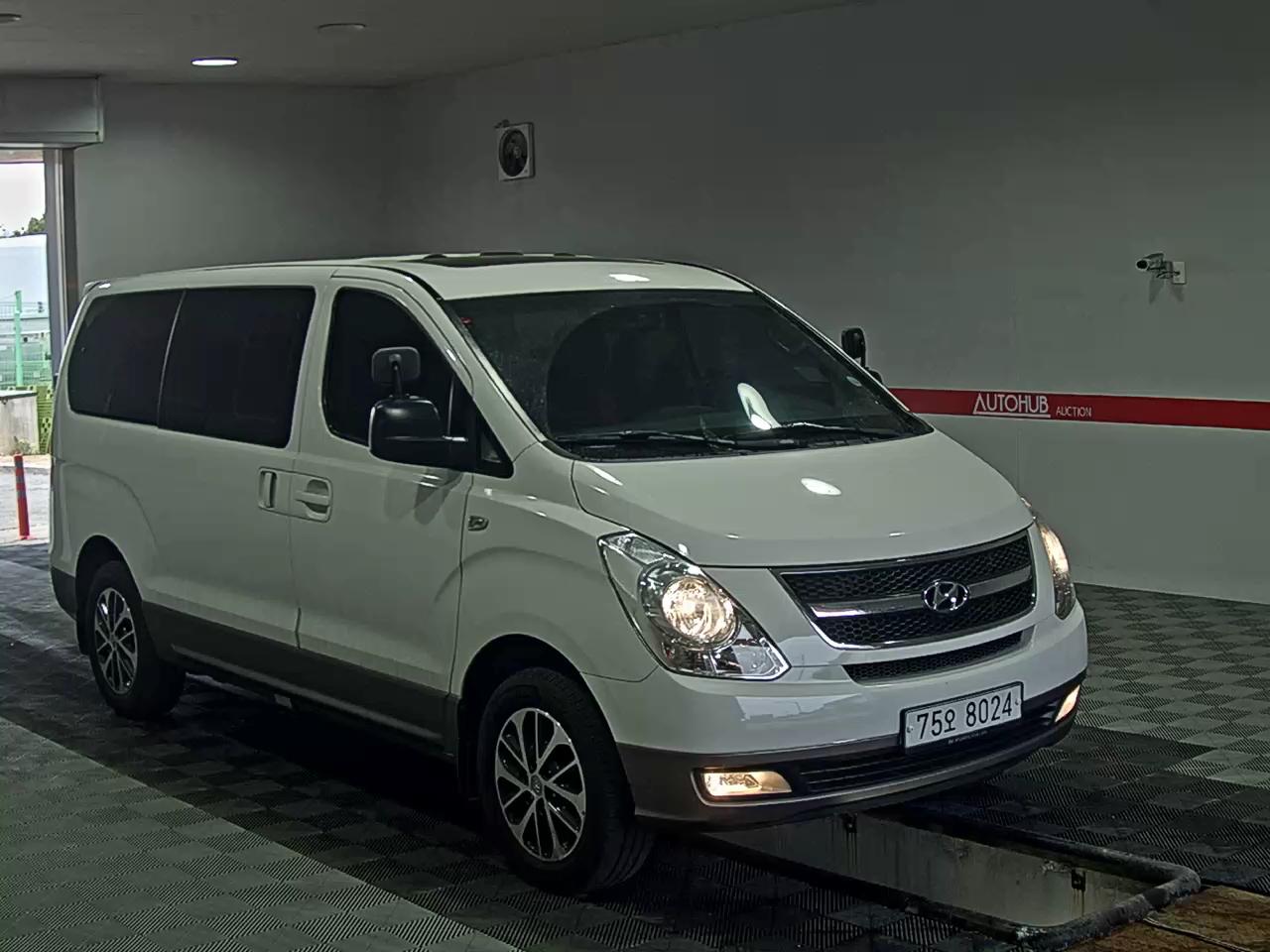 Hyundai Grand Starex 2015 - Image 2