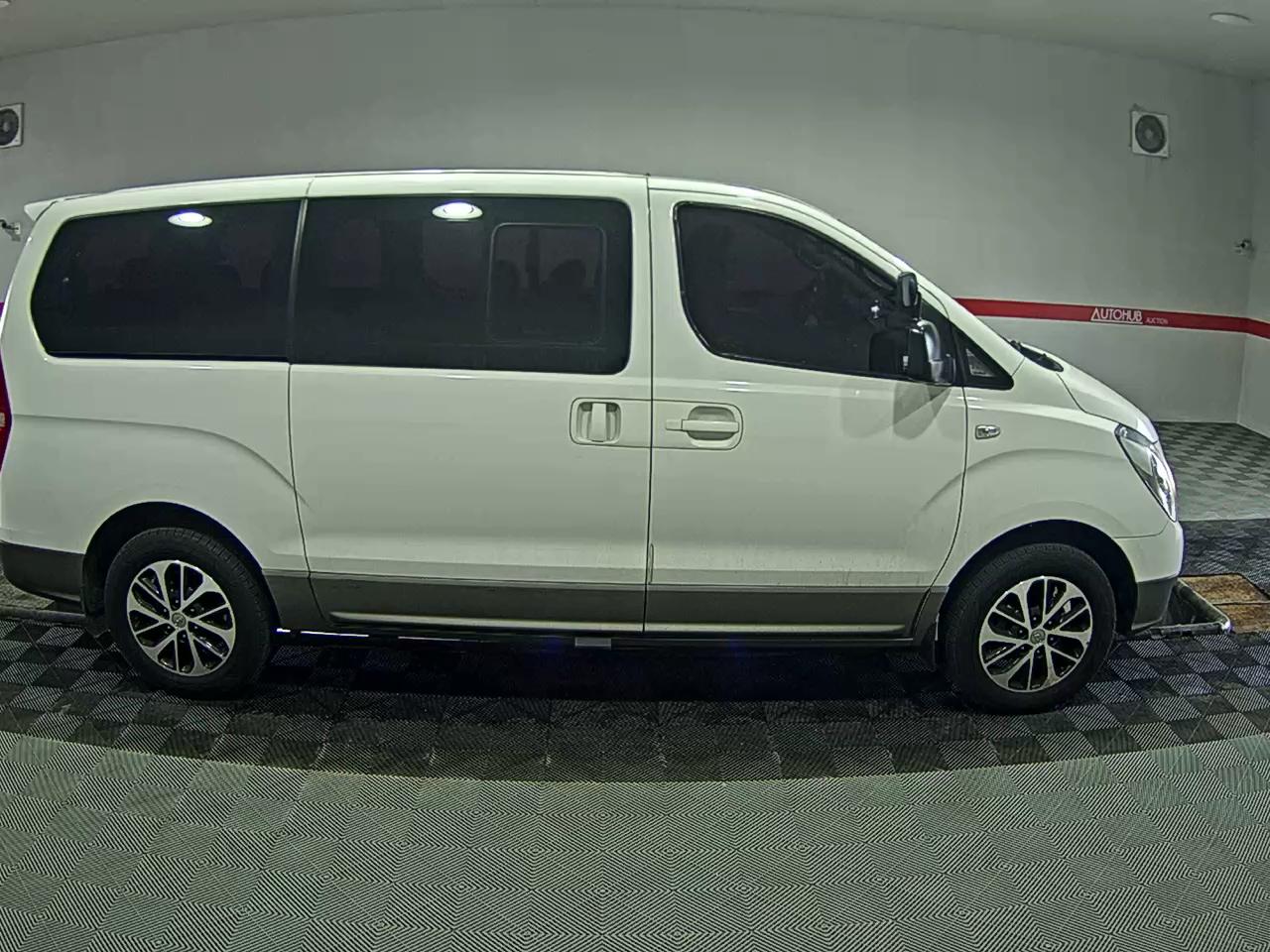 Hyundai Grand Starex 2015 - Image 3