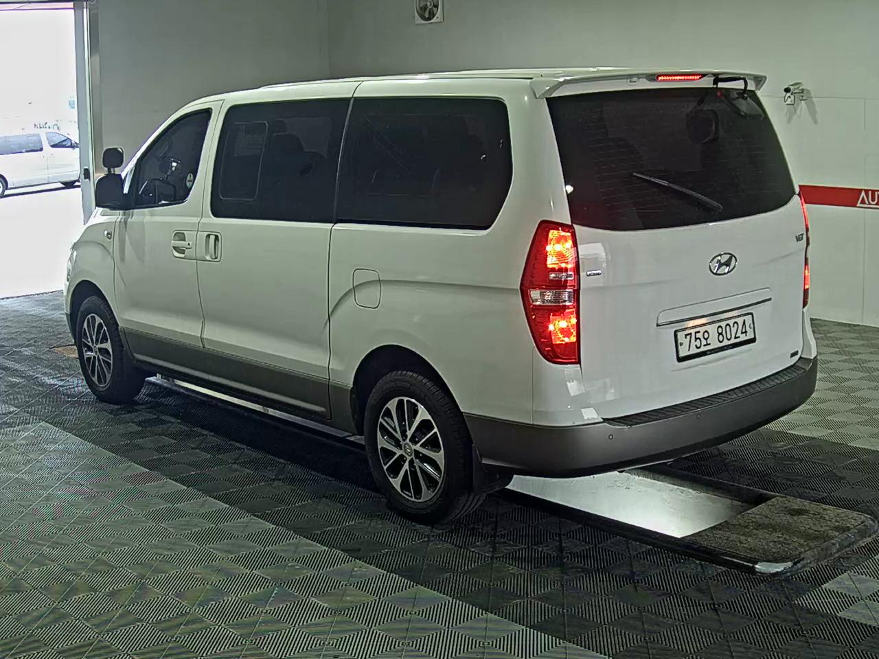 Hyundai Grand Starex 2015 - Image 5