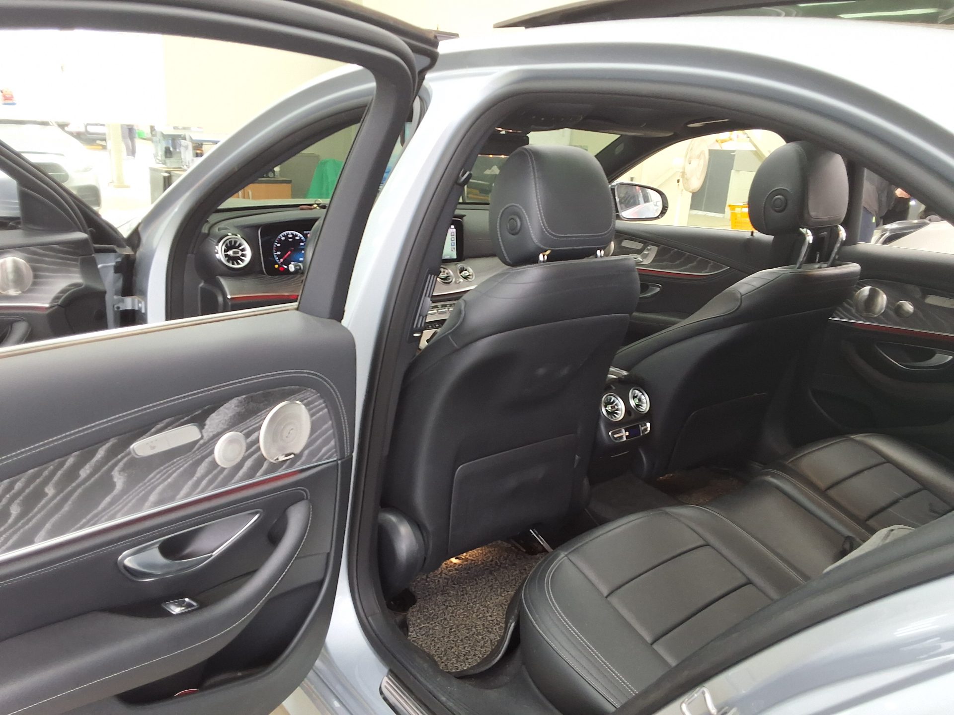 Mercedes-Benz E-Class 2021 - Image 11