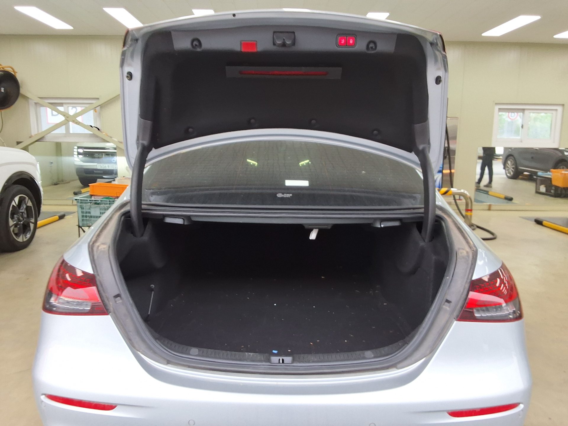 Mercedes-Benz E-Class 2021 - Image 14
