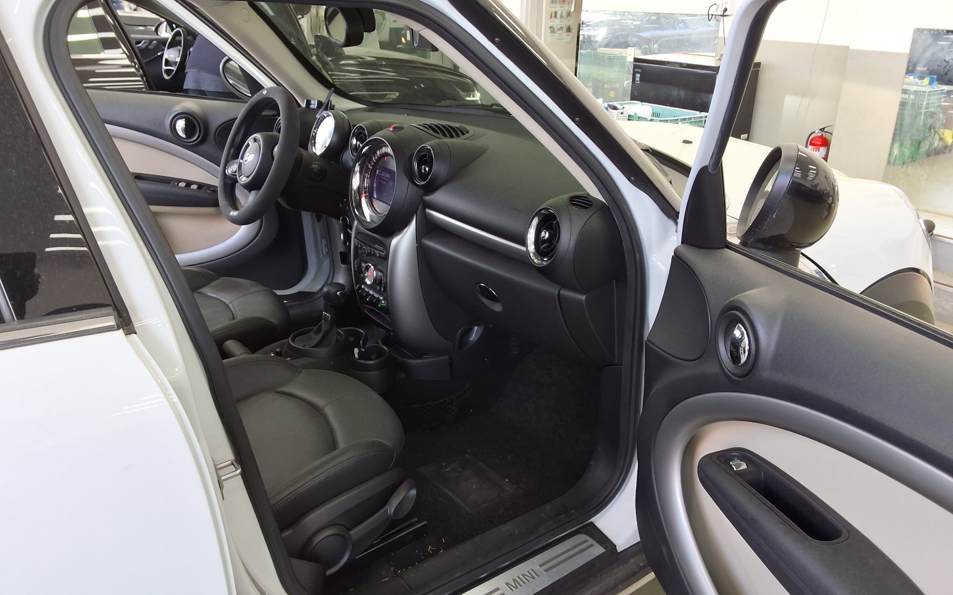 BMW MINI 2016 - Image 13