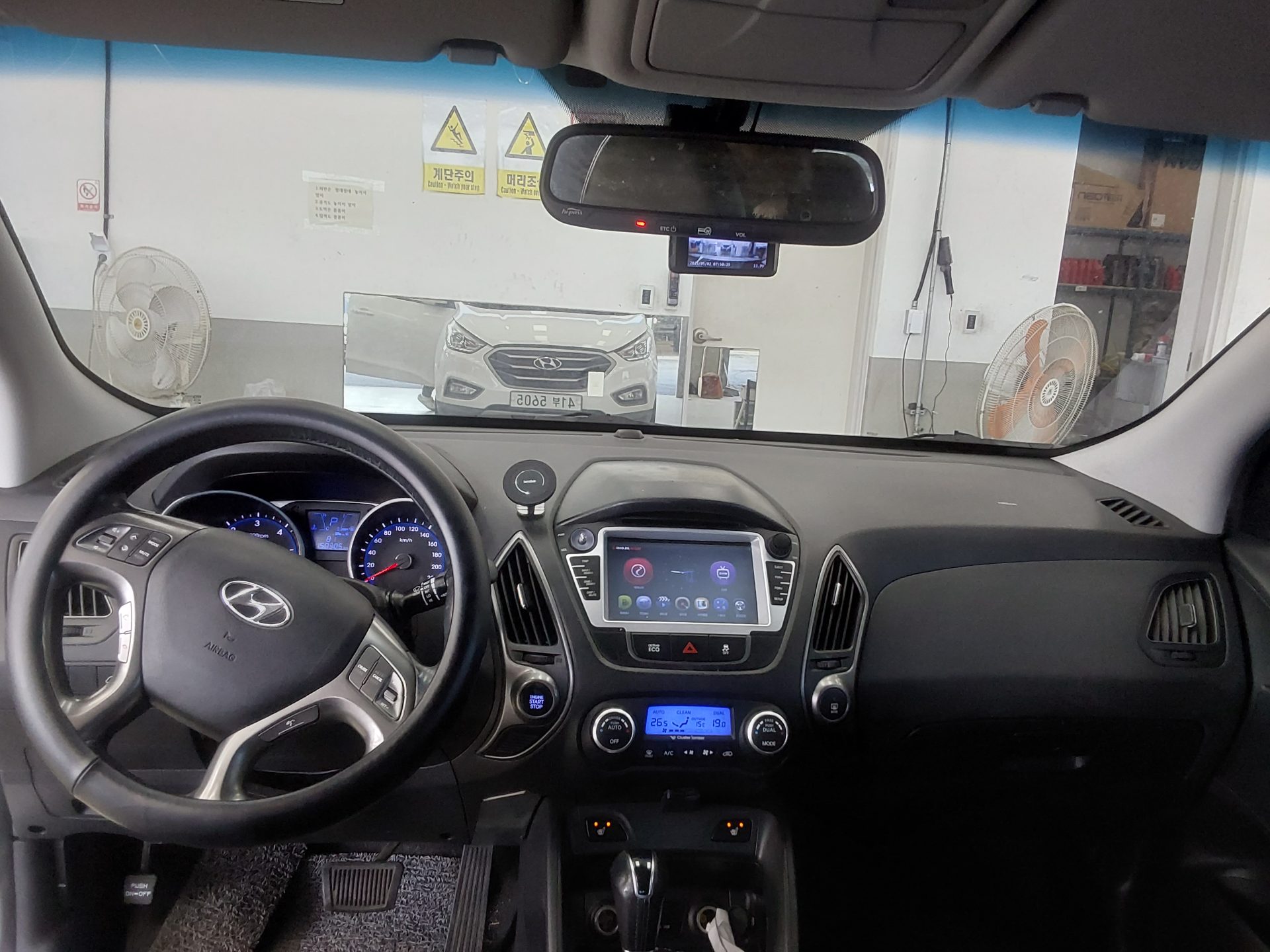 BMW iX 2014 - Image 10
