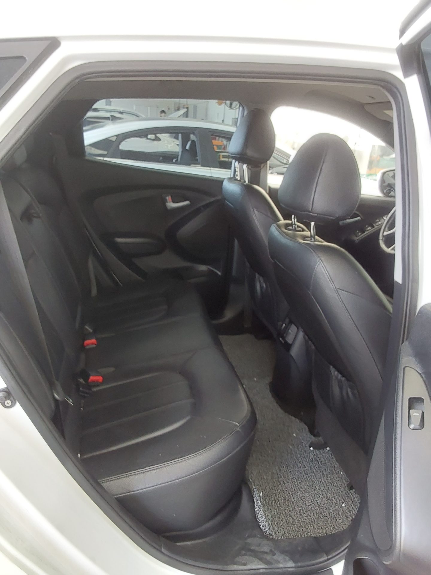 BMW iX 2014 - Image 12