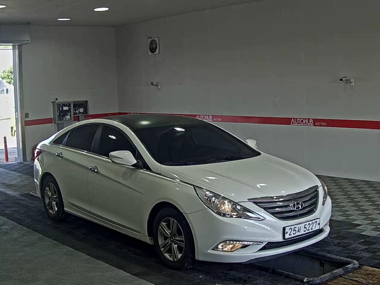 Hyundai Sonata 2013 - Image 2