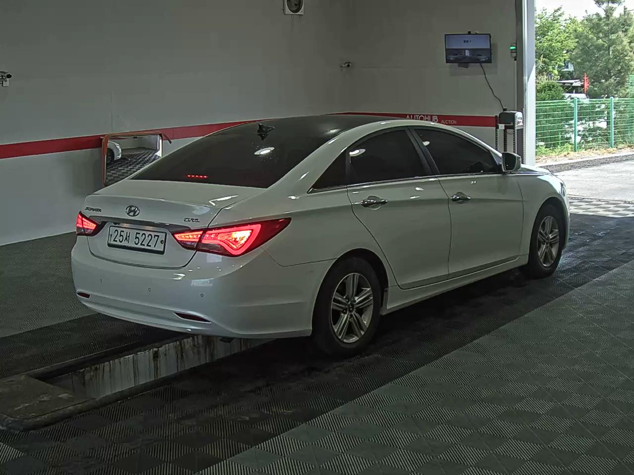 Hyundai Sonata 2013 - Image 4