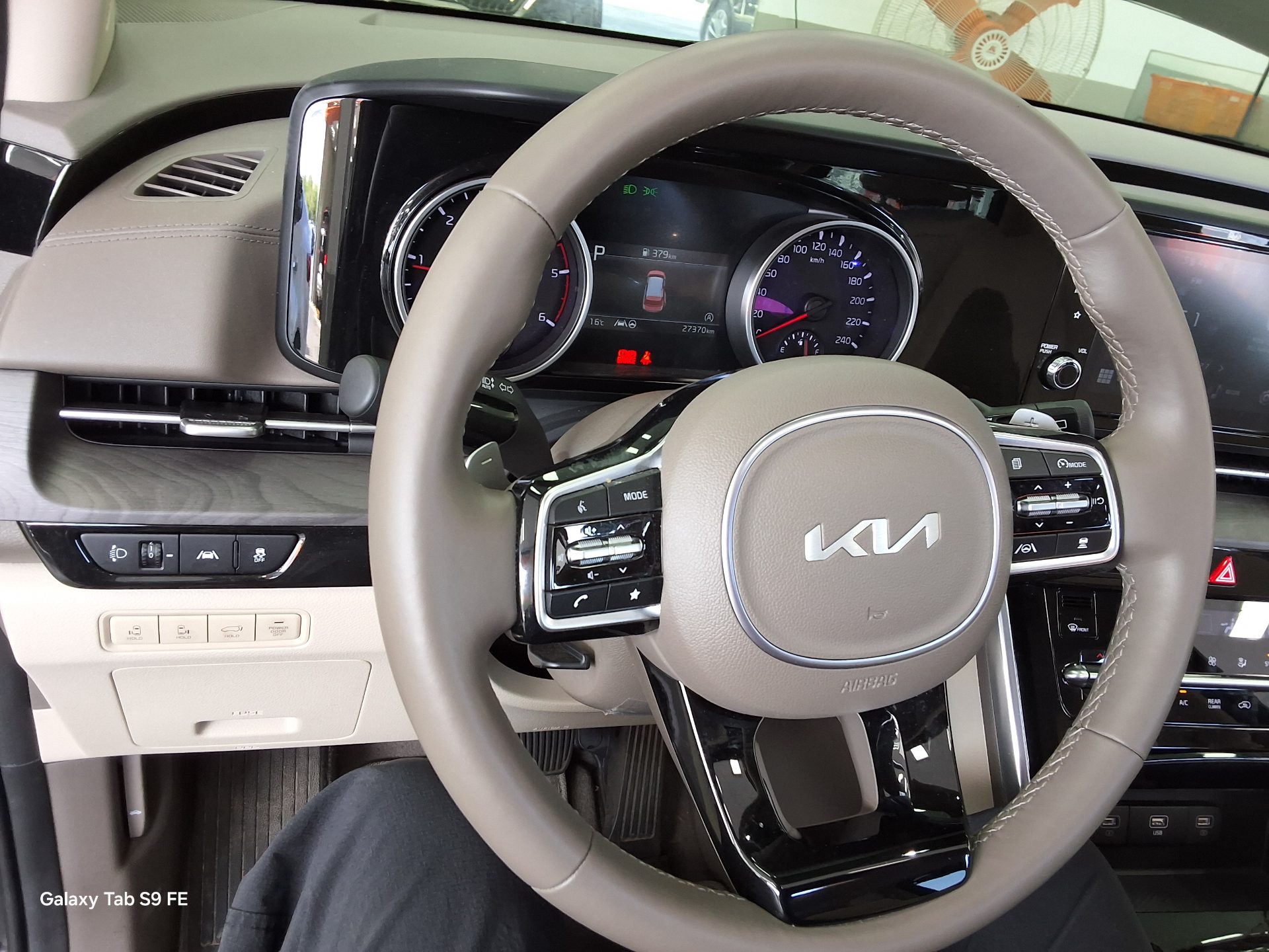 Kia SEDONA 2023 - Image 16