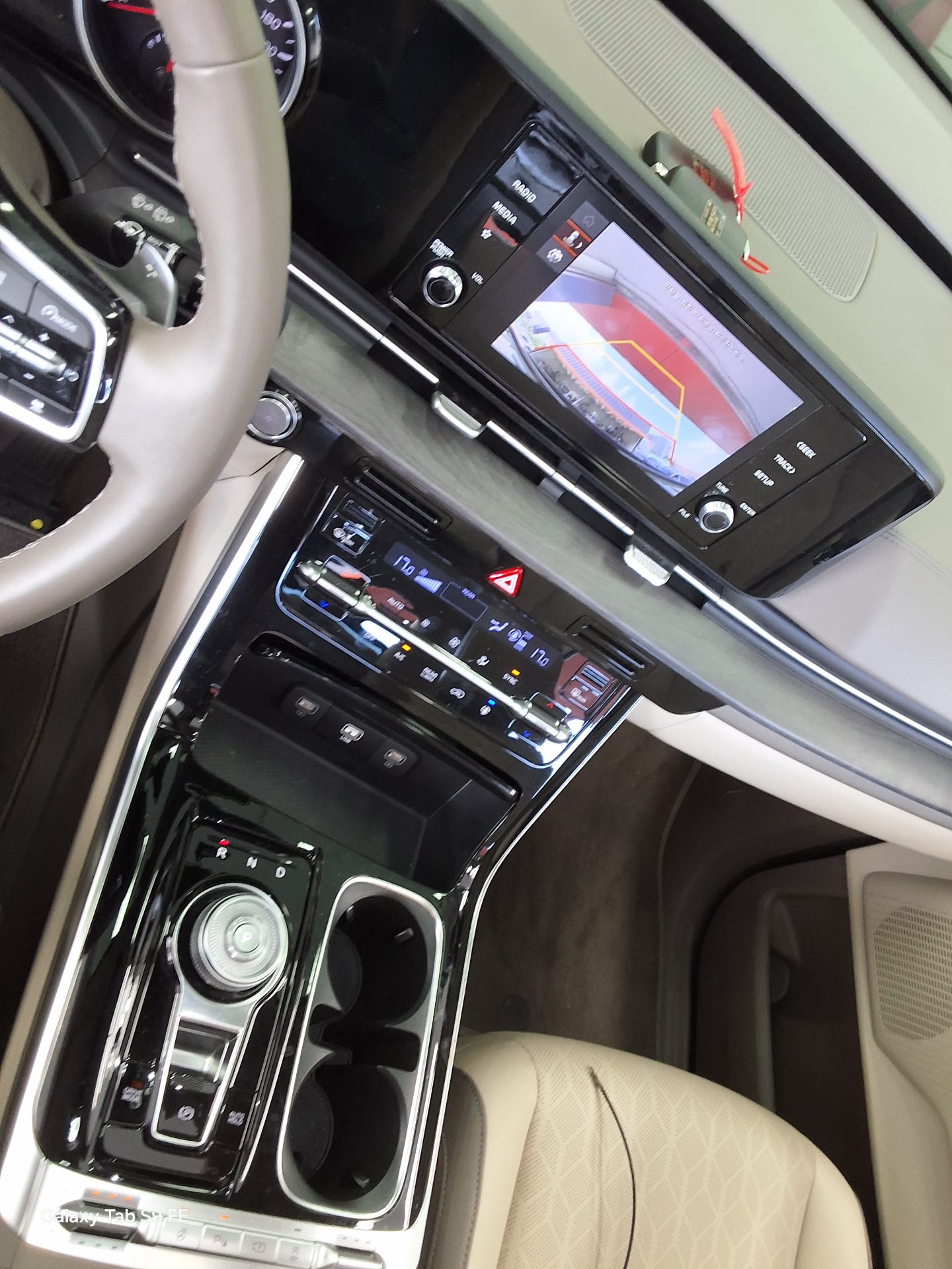 Kia SEDONA 2023 - Image 17