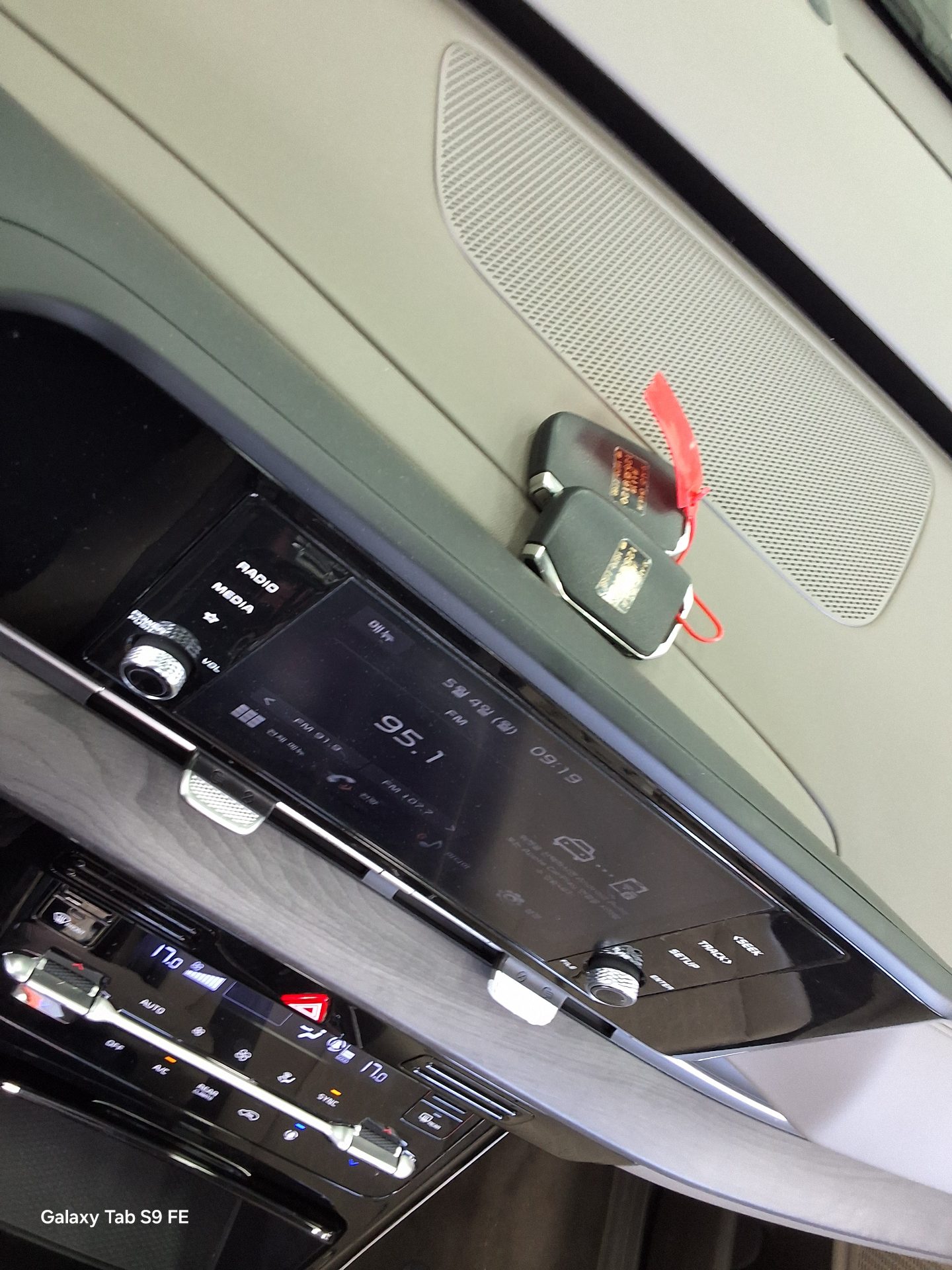 Kia SEDONA 2023 - Image 18