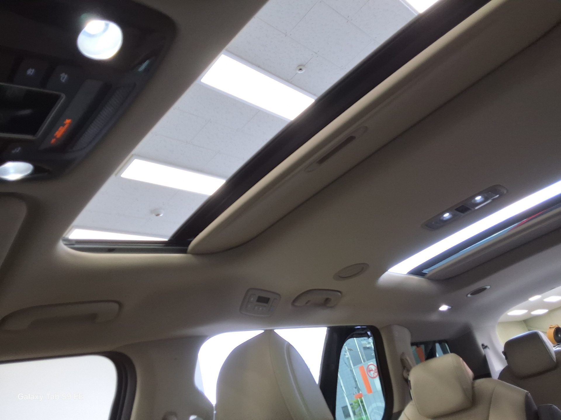 Kia SEDONA 2023 - Image 19