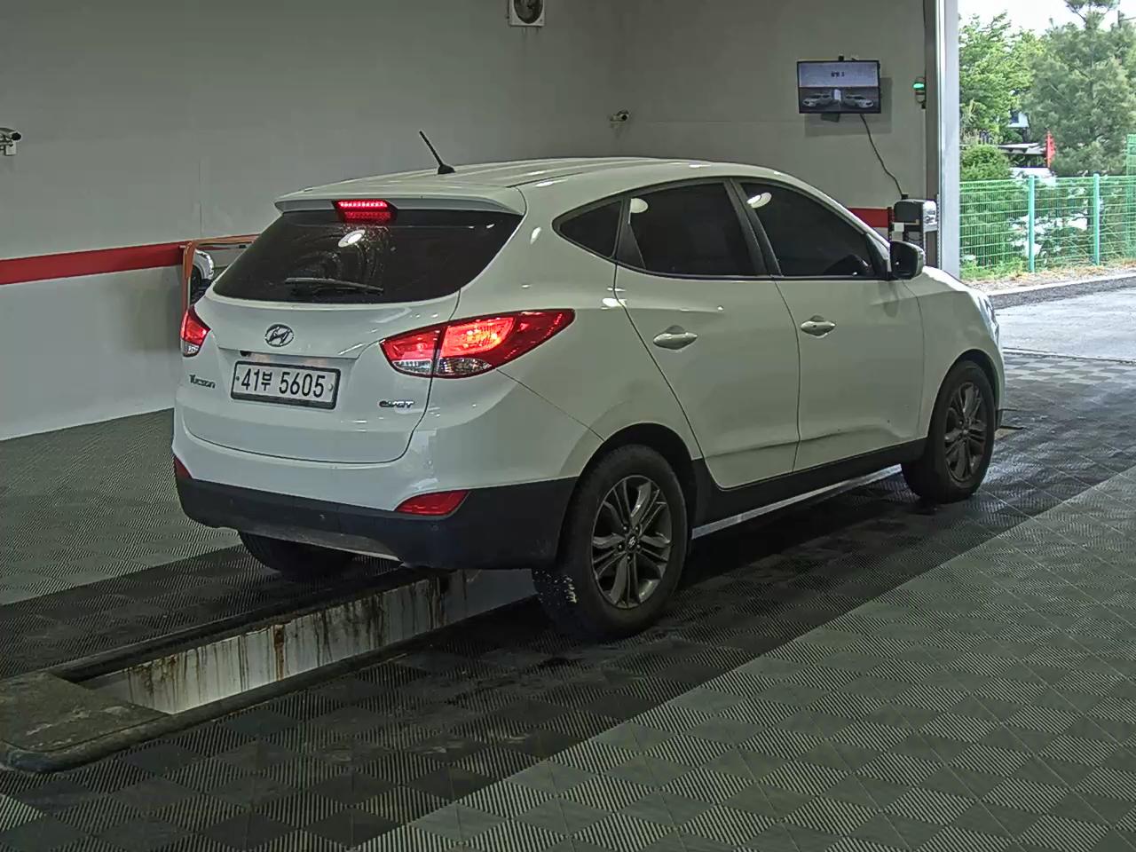 BMW iX 2014 - Image 4