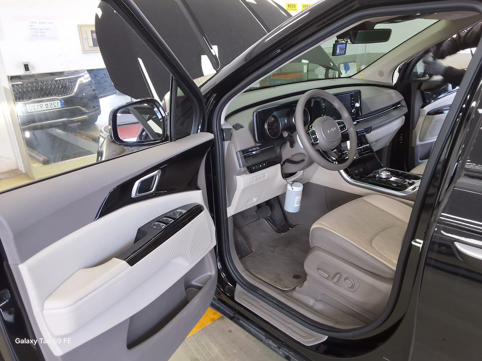 Kia SEDONA 2023 - Image 9