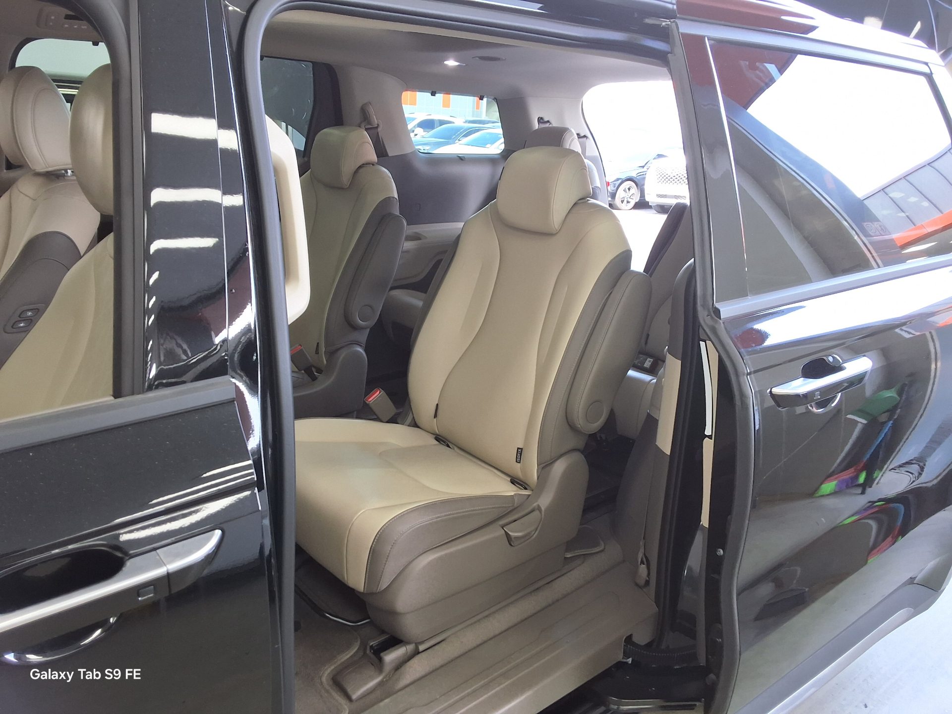 Kia SEDONA 2023 - Image 11