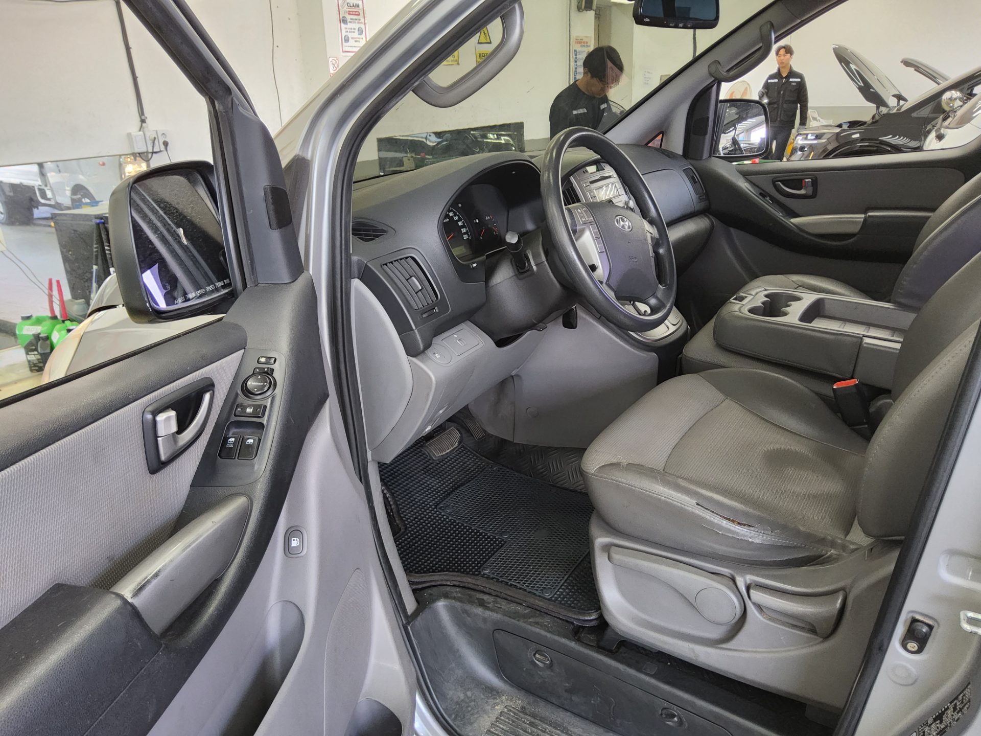 Hyundai Grand Starex 2012 - Image 9