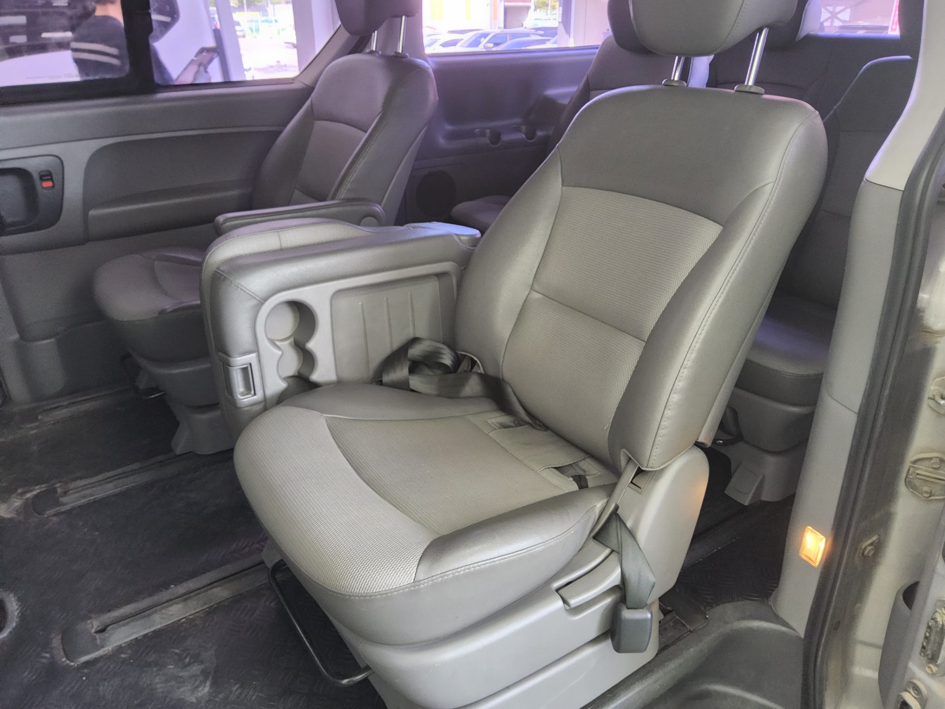 Hyundai Grand Starex 2012 - Image 11