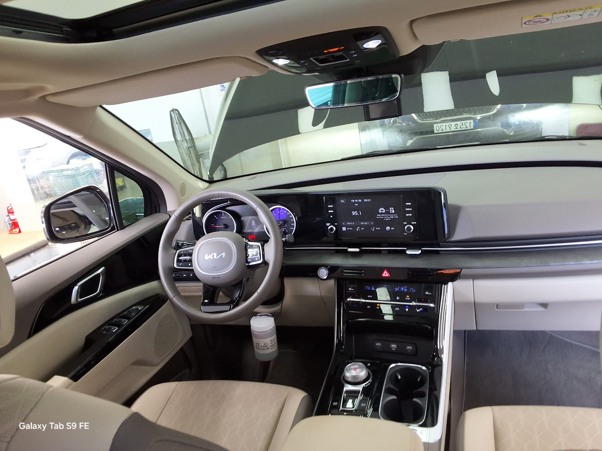 Kia SEDONA 2023 - Image 10