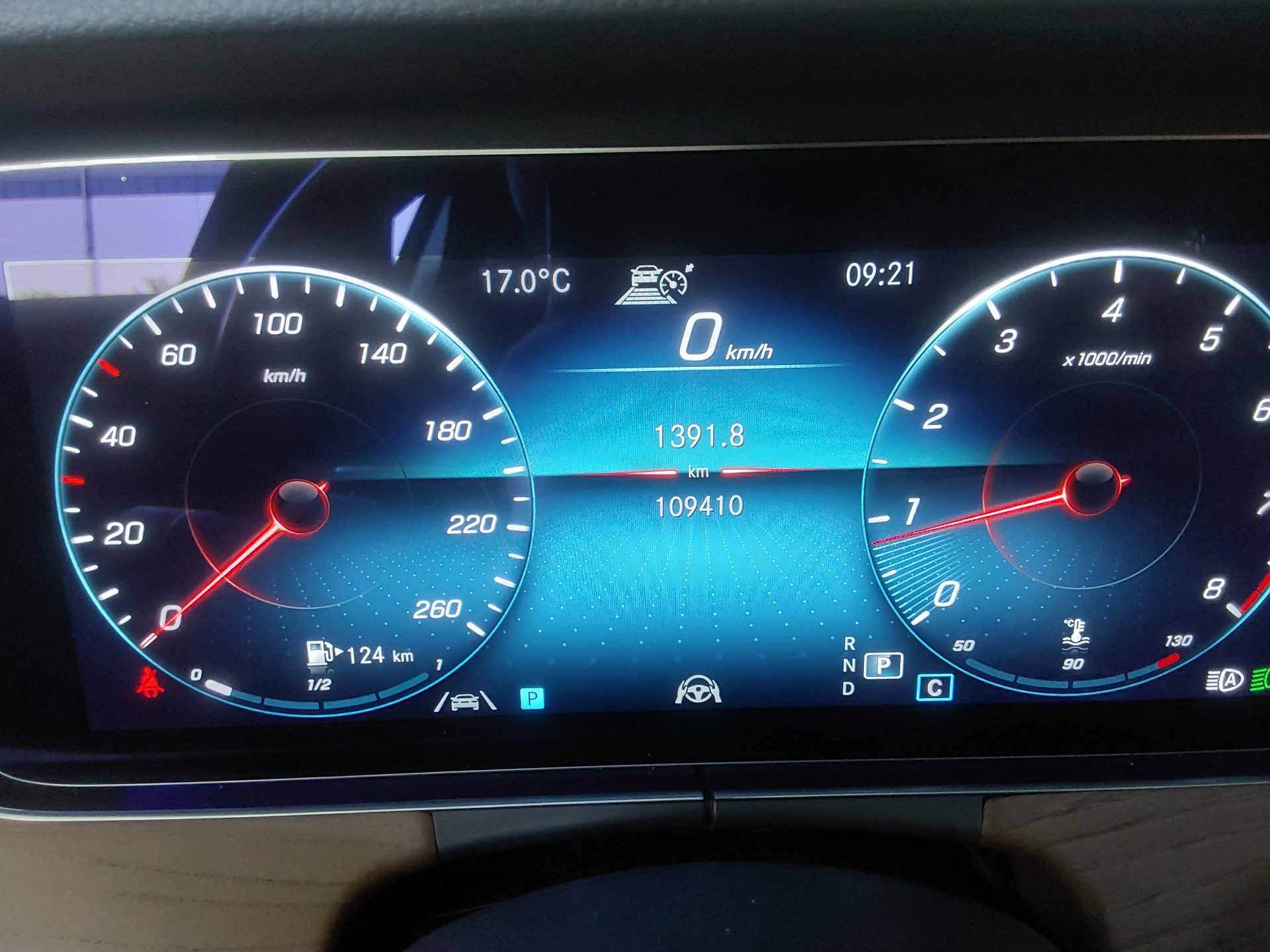 Mercedes-Benz E-Class 2022 - Image 8