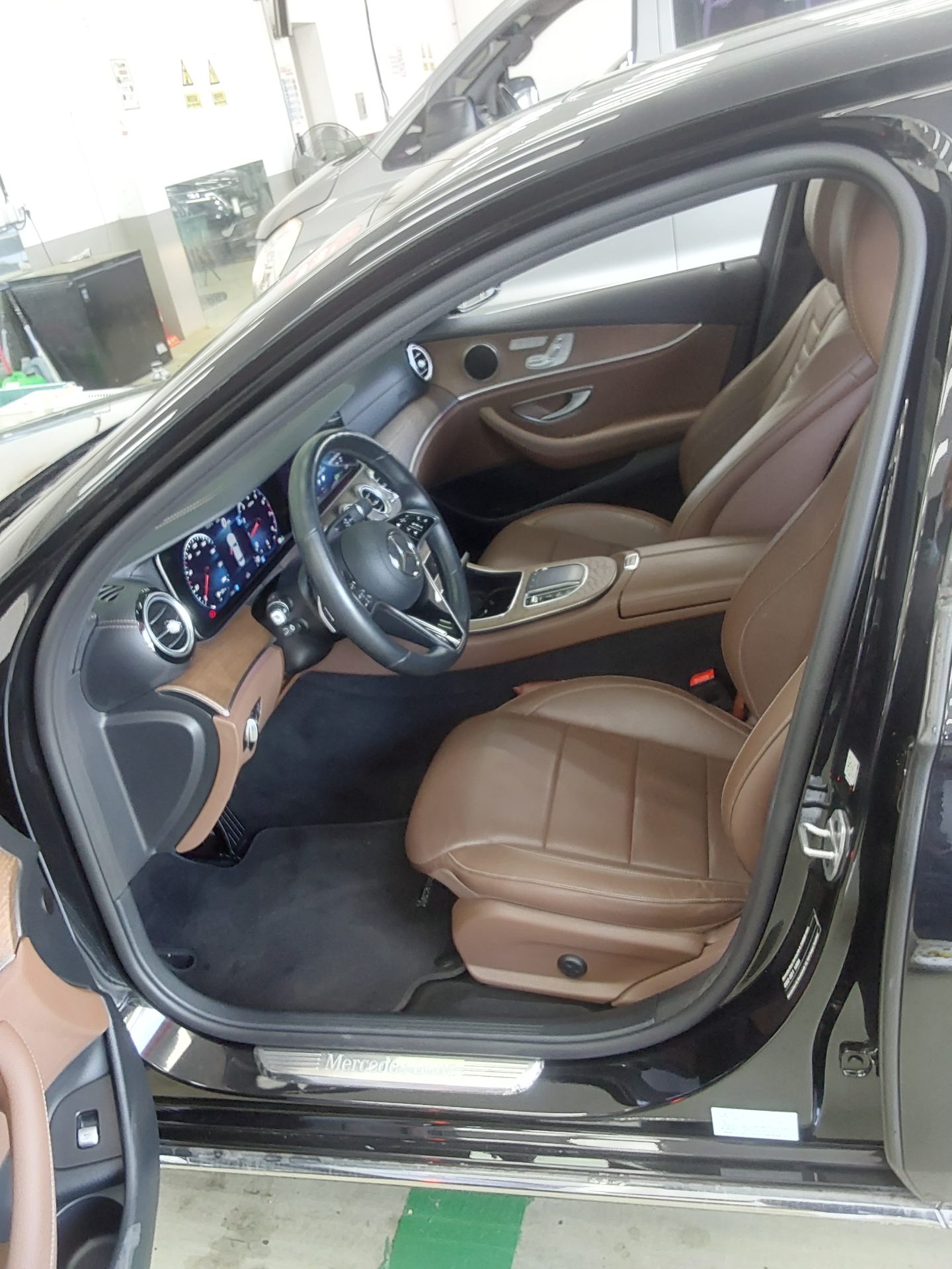 Mercedes-Benz E-Class 2022 - Image 9