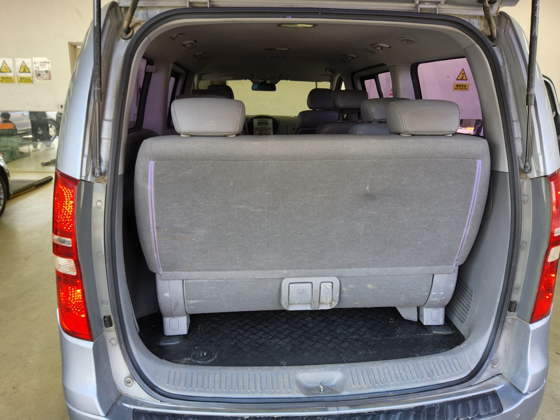 Hyundai Grand Starex 2012 - Image 14