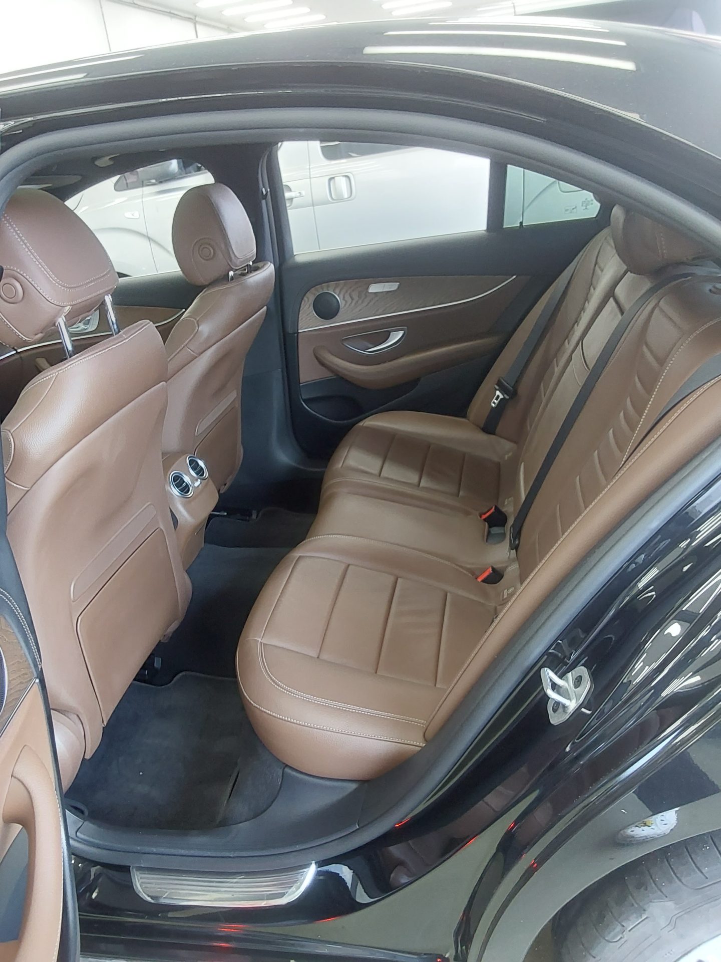 Mercedes-Benz E-Class 2022 - Image 11