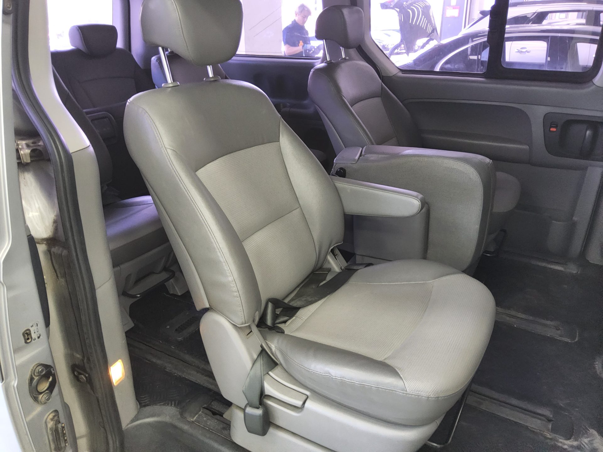 Hyundai Grand Starex 2012 - Image 12
