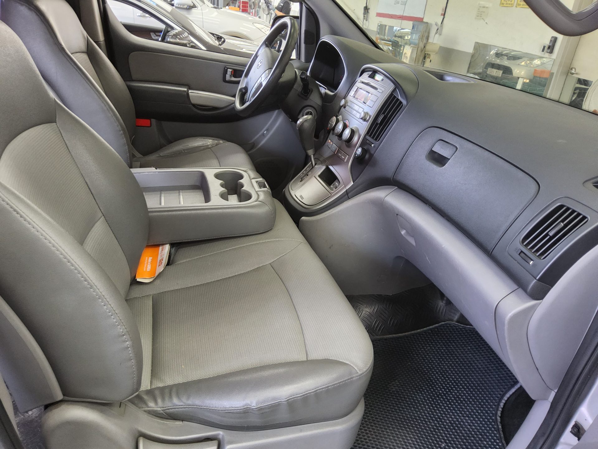 Hyundai Grand Starex 2012 - Image 13