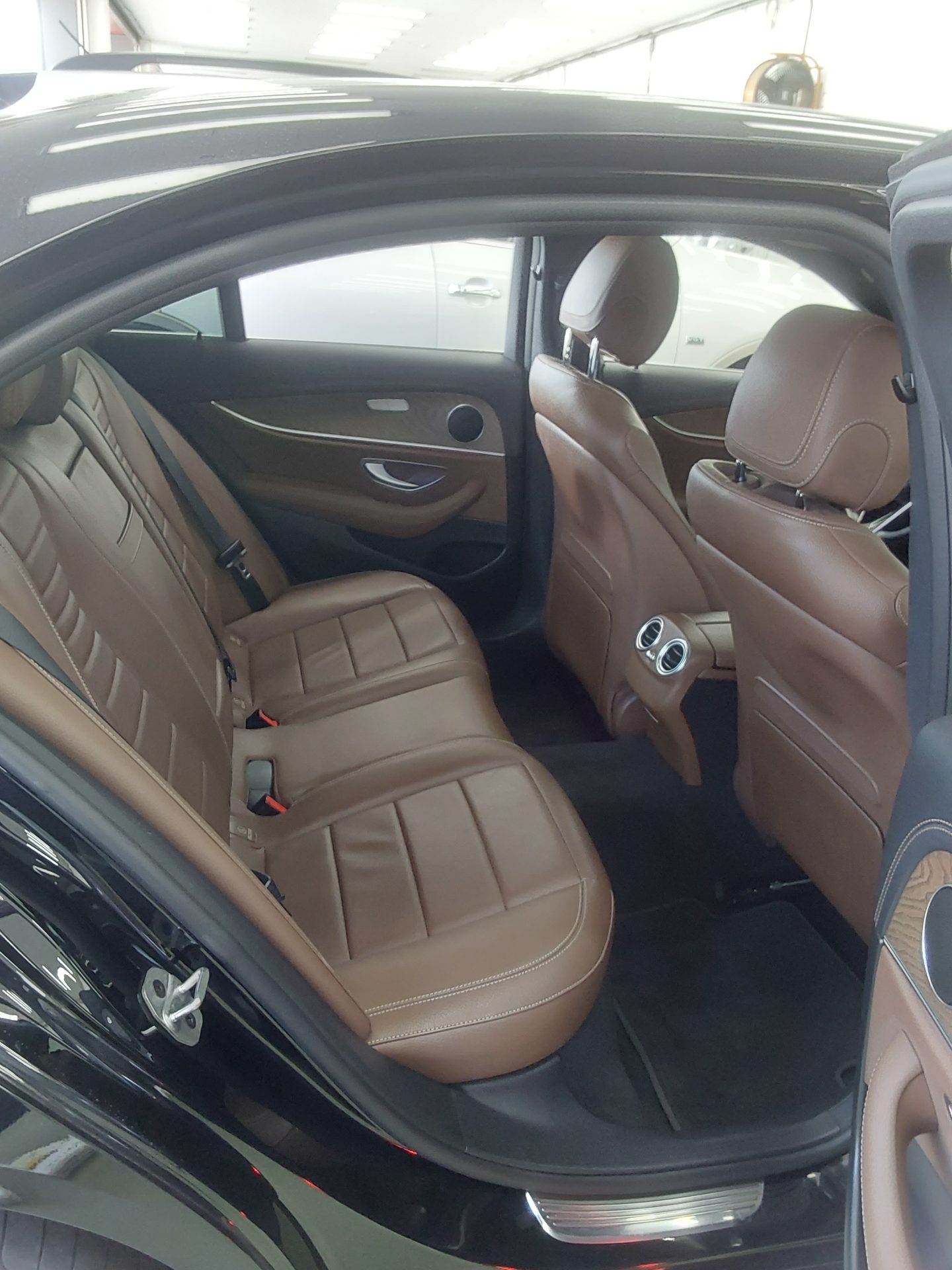 Mercedes-Benz E-Class 2022 - Image 12