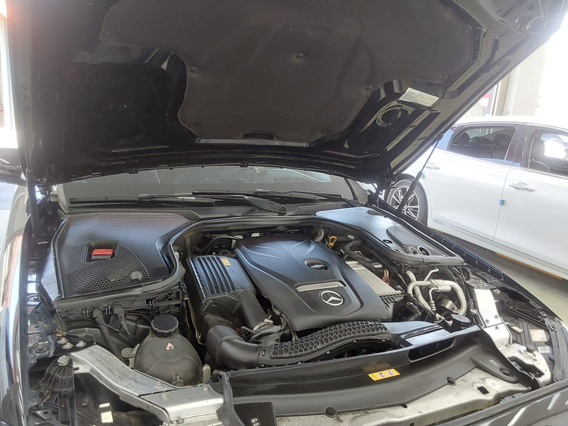 Mercedes-Benz E-Class 2022 - Image 18