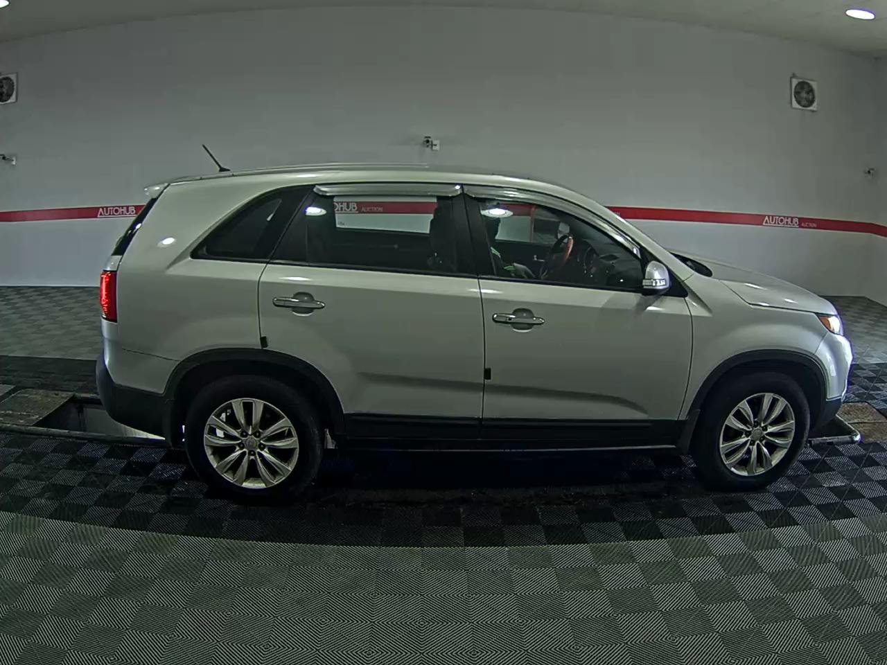 Kia Sorento 2010 - Image 3