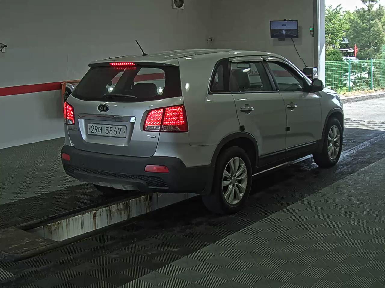 Kia Sorento 2010 - Image 4
