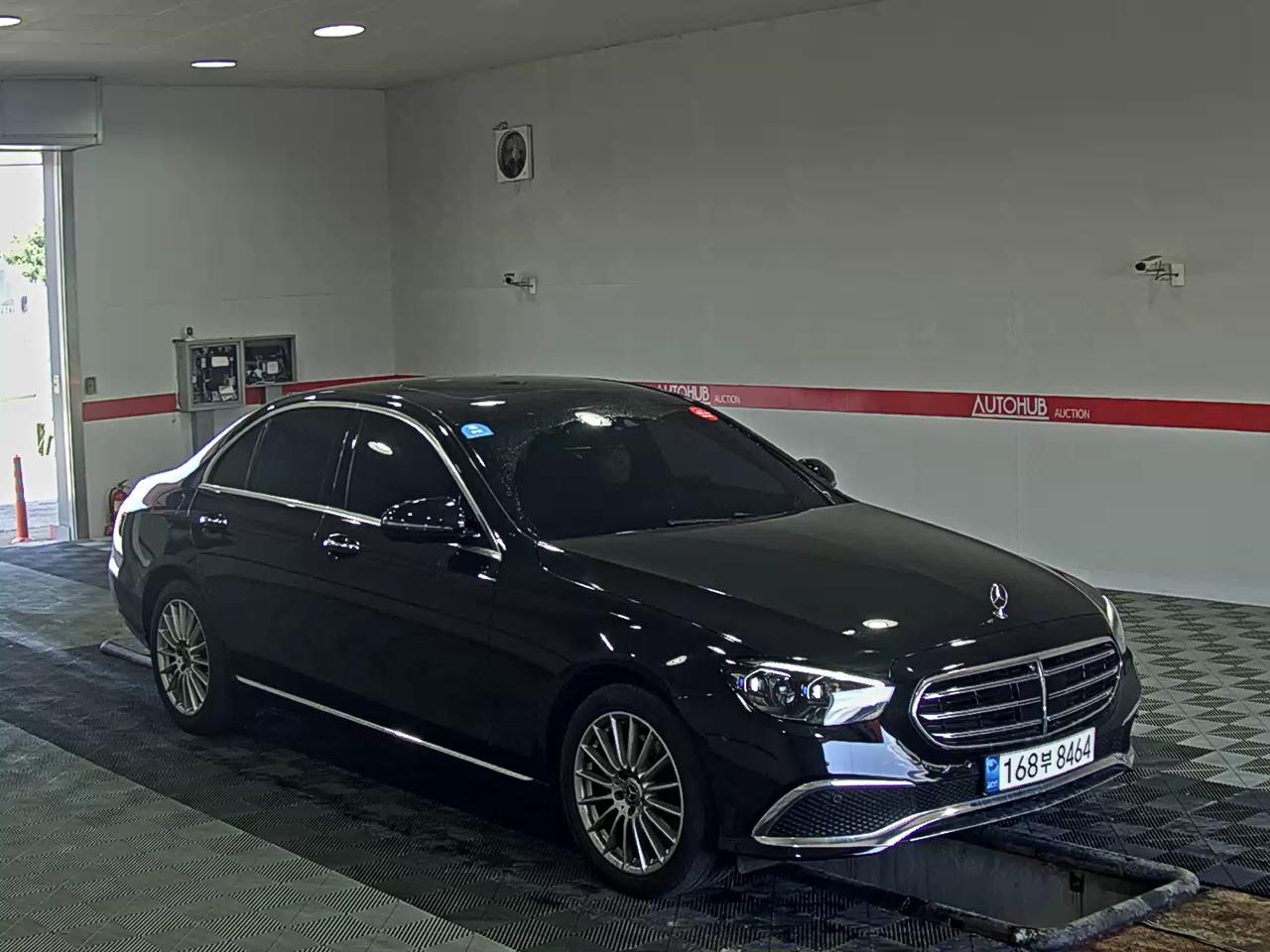 Mercedes-Benz E-Class 2022 - Image 2
