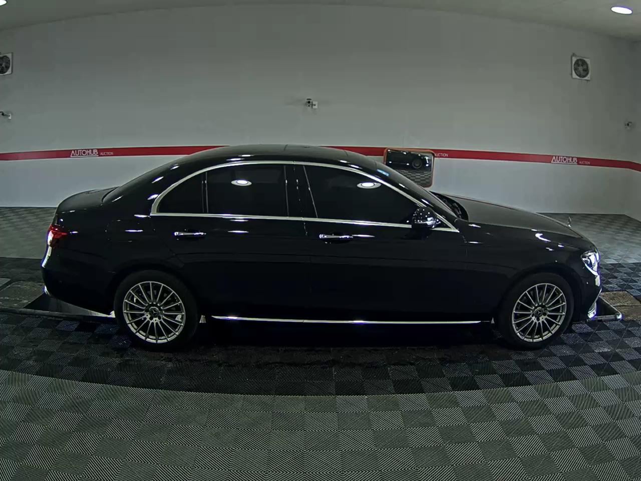 Mercedes-Benz E-Class 2022 - Image 3