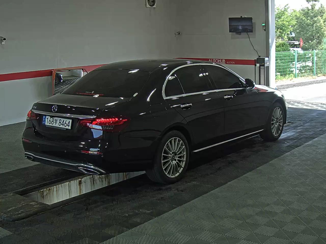 Mercedes-Benz E-Class 2022 - Image 4