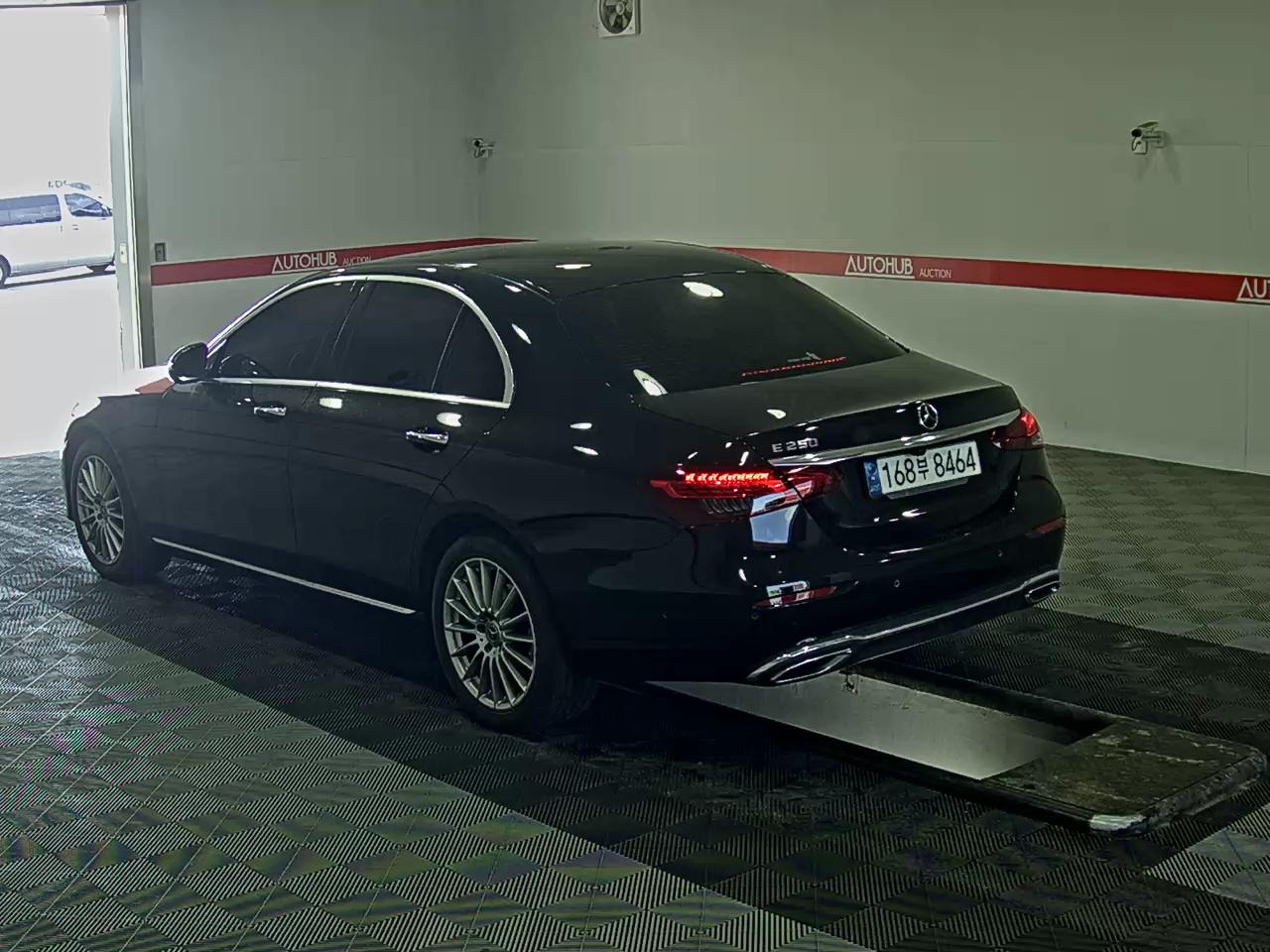 Mercedes-Benz E-Class 2022 - Image 5