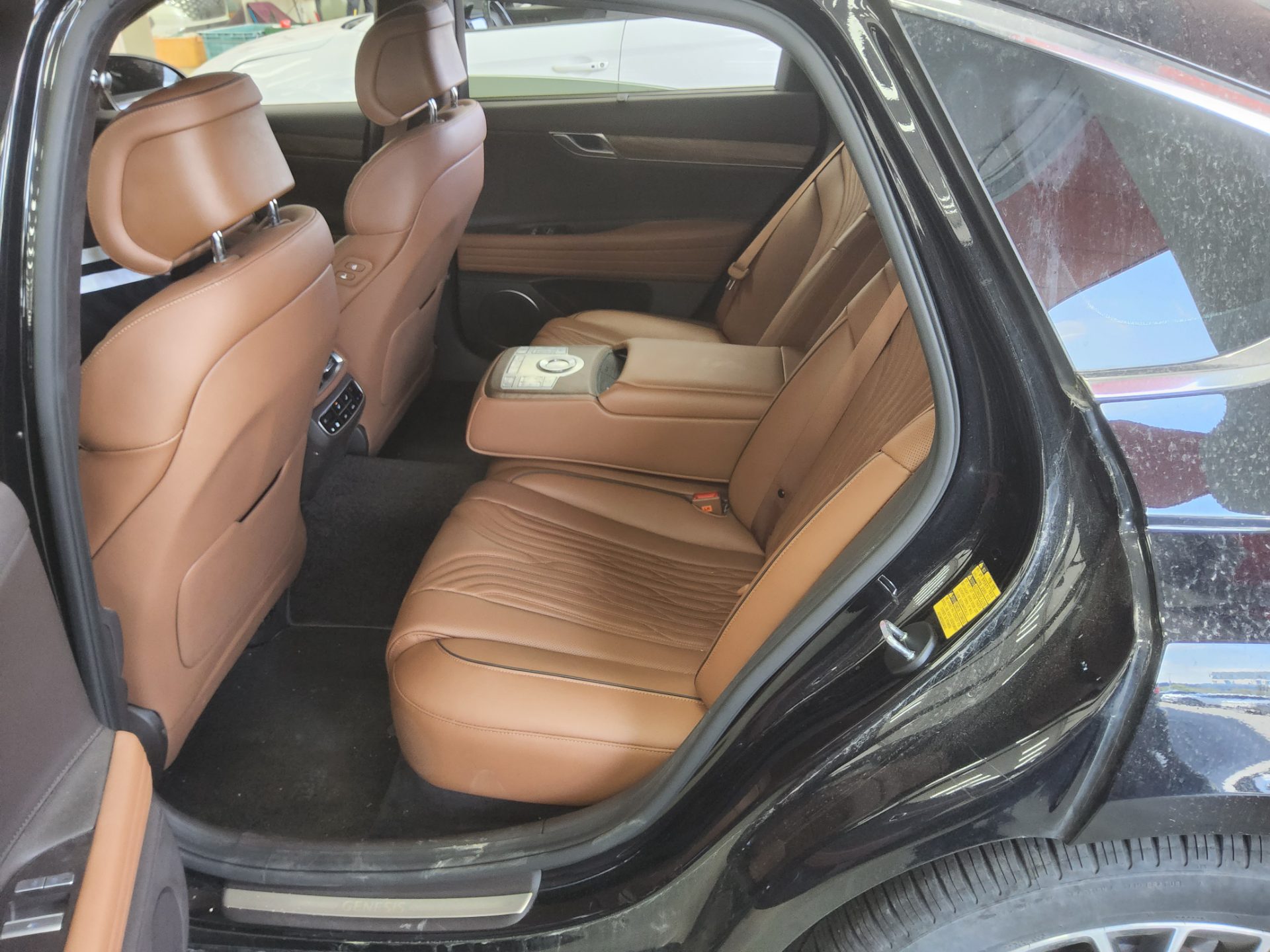 Hyundai Genesis 2022 - Image 11